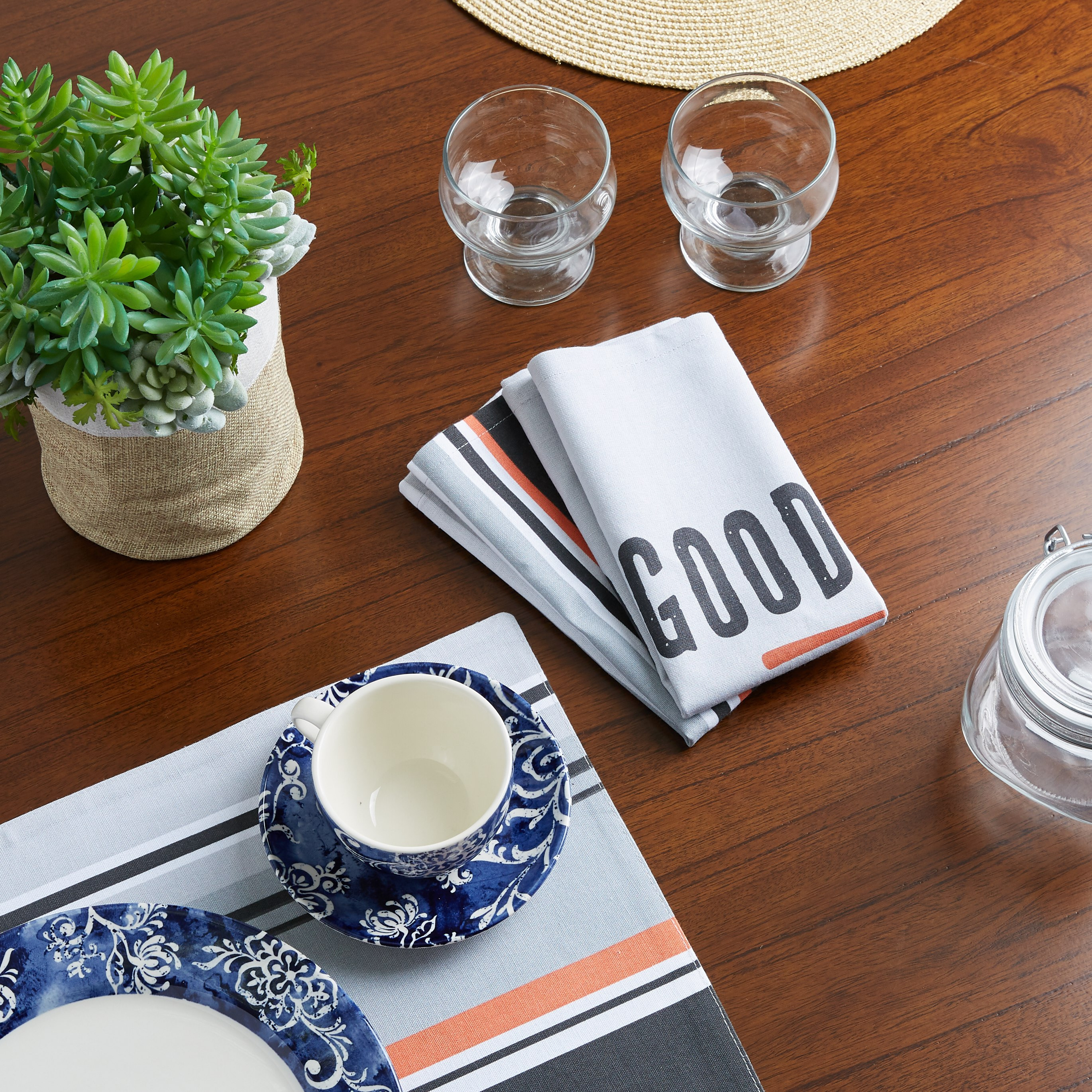 طقم مناديل سفرة بطبعات من أدور - من قطعتين-hbxdecorandfurnishings-homefurnishings-tablelinens-image-4