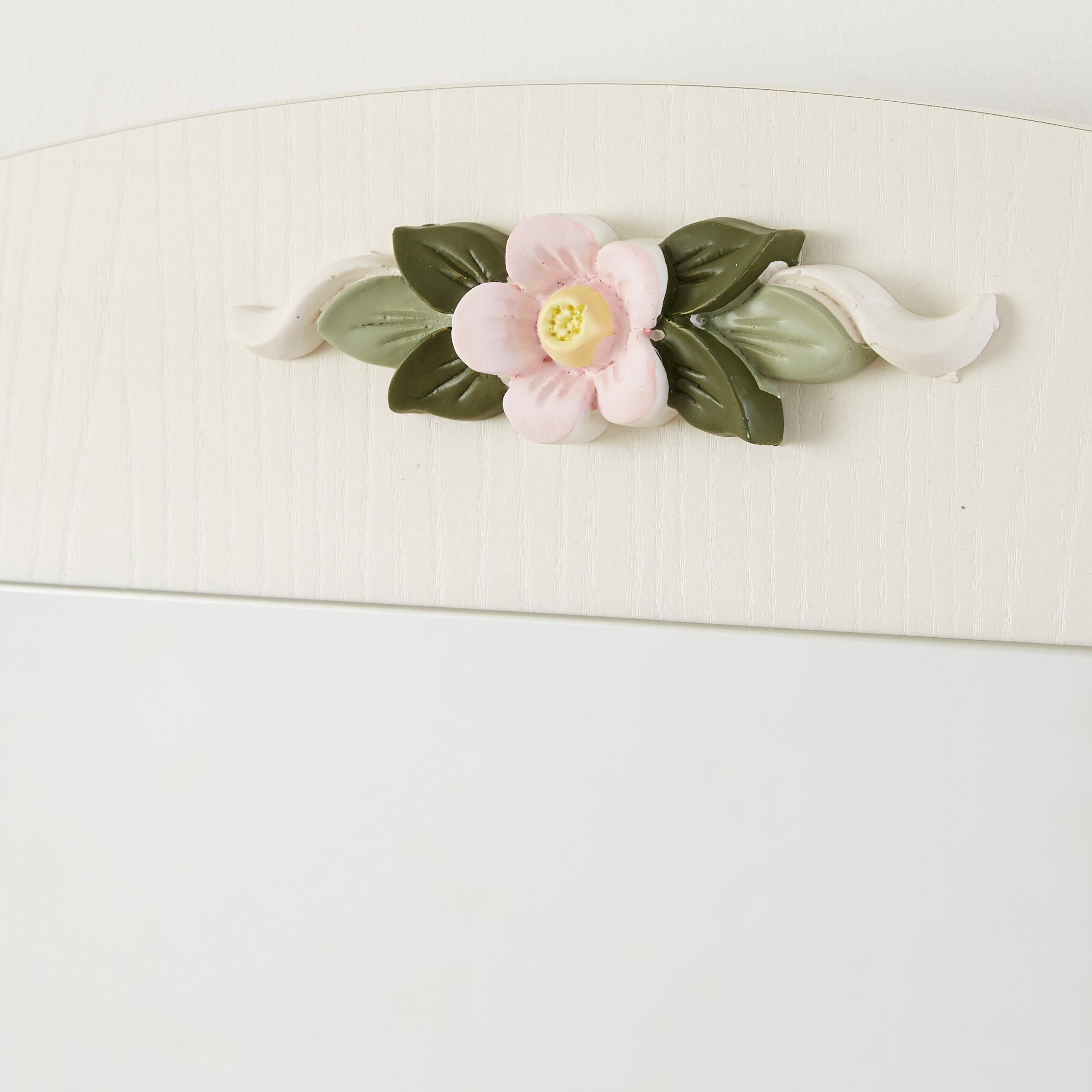 مرآة بتفاصيل أزهار بدون طاولة تزيين من كاميليا-hbxfurniture-kidsroom-kidsdressersandmirrors-image-4