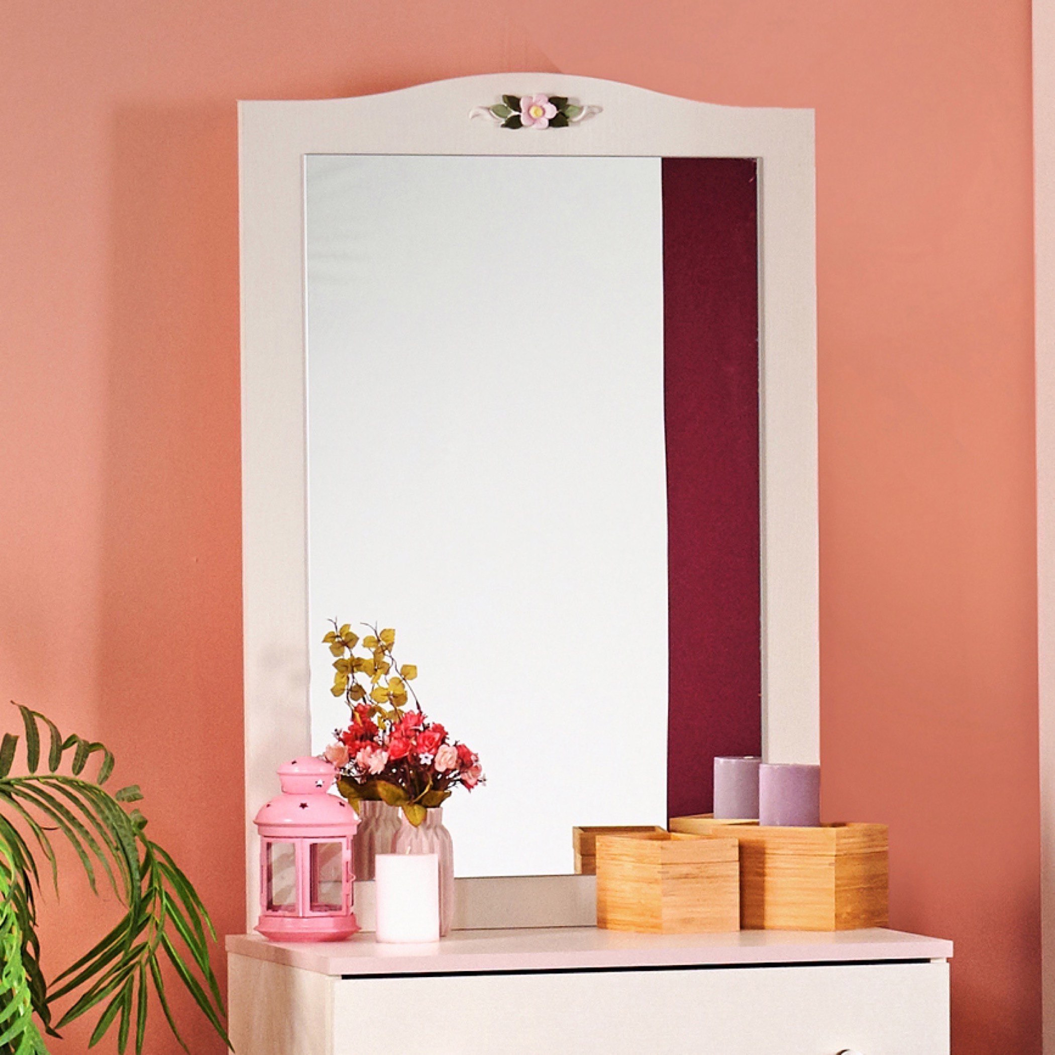 مرآة بتفاصيل أزهار بدون طاولة تزيين من كاميليا-hbxfurniture-kidsroom-kidsdressersandmirrors-image-1