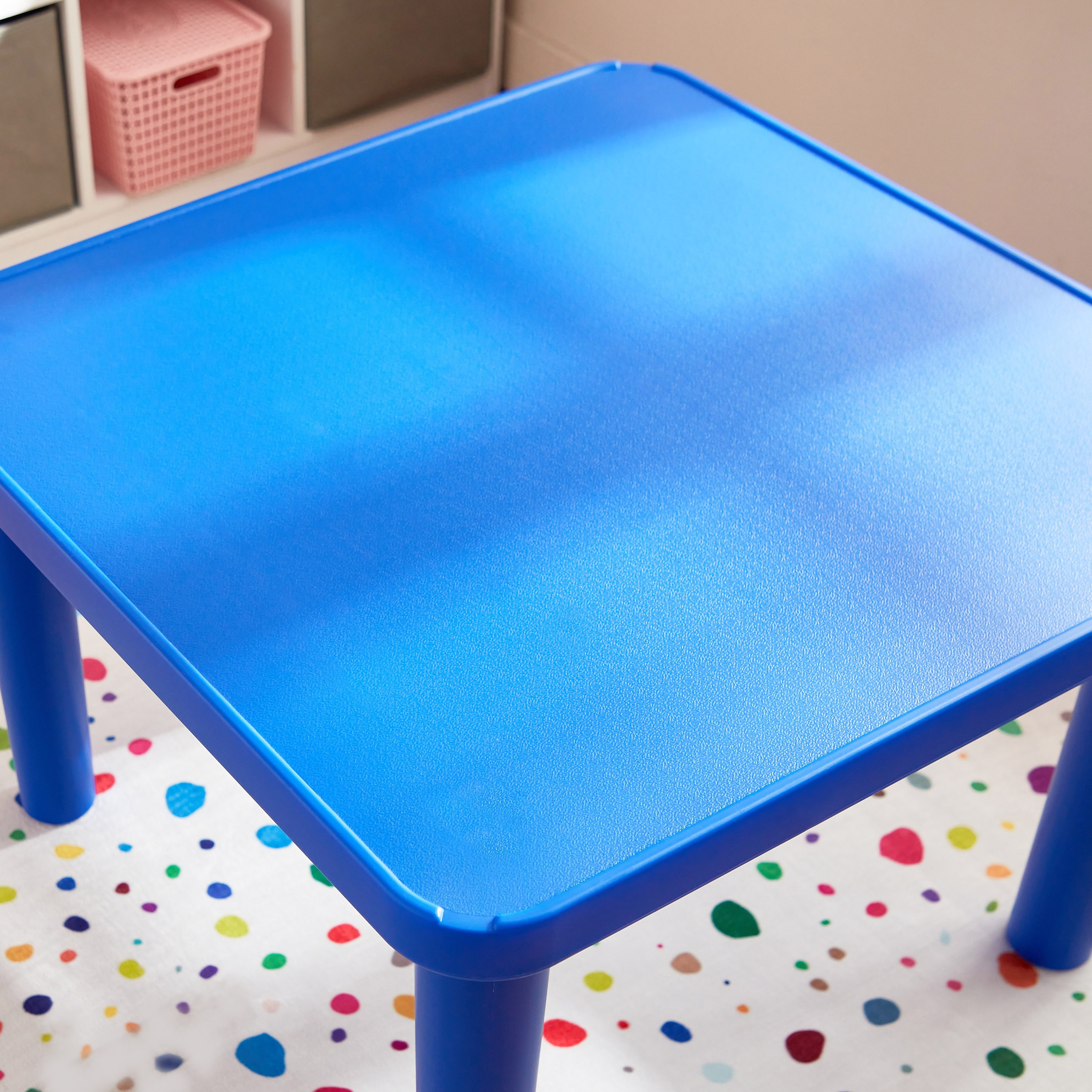 طاولة مربعة من جونيور-hbxkidsandyouth-playroom-tablesandchairs-image-3