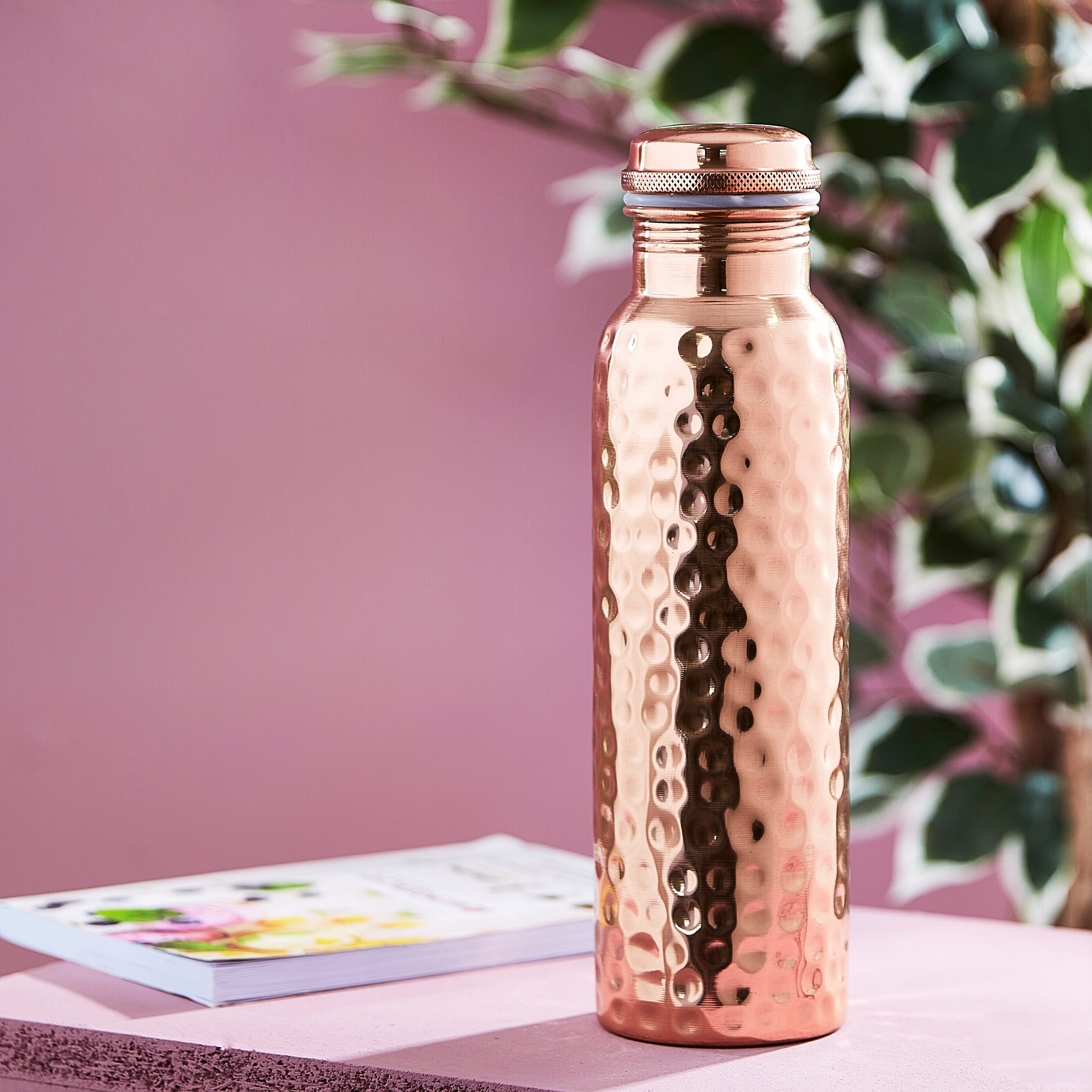 قارورة مطروقة من النحاس - 1 لتر-hbxhomeware-diningandtabletop-bottles-image-1