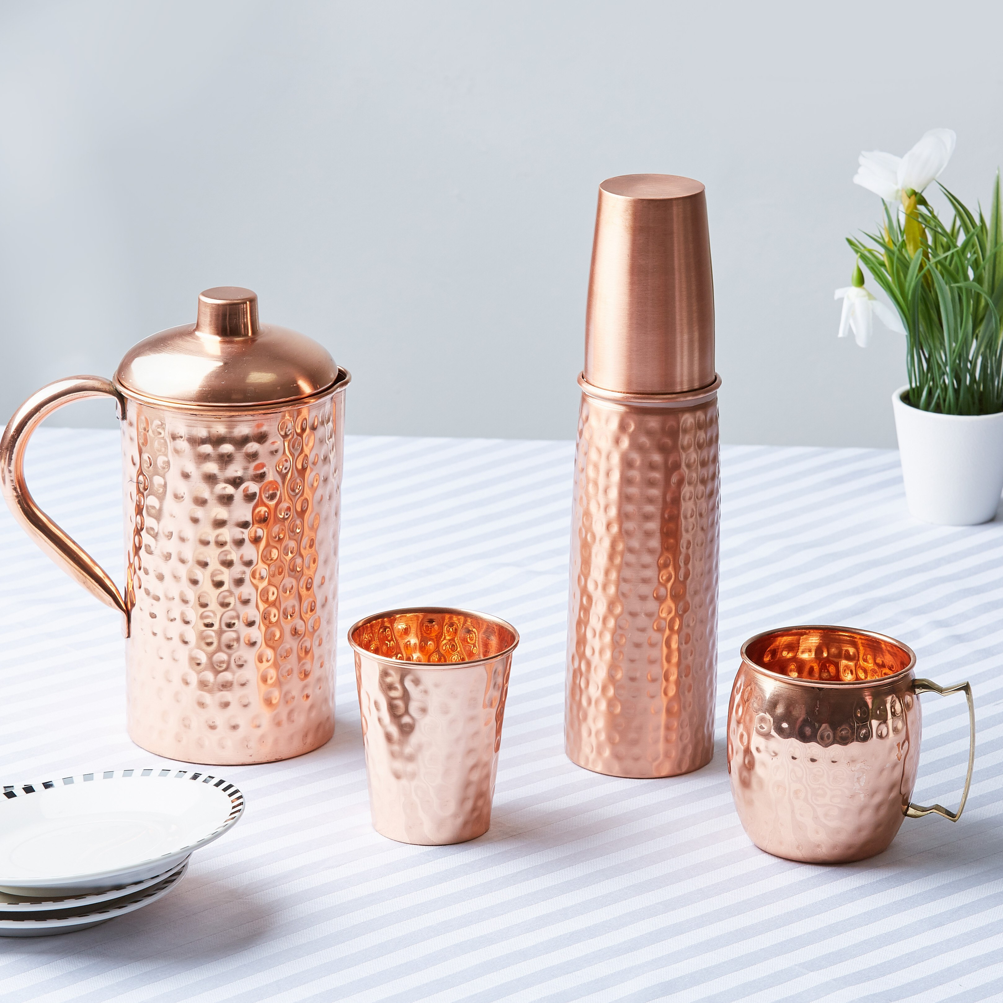 Copper Jug with Hammered Finish - 1.5 L-hbxdecorandfurnishings-tabletop-serveware-image-4