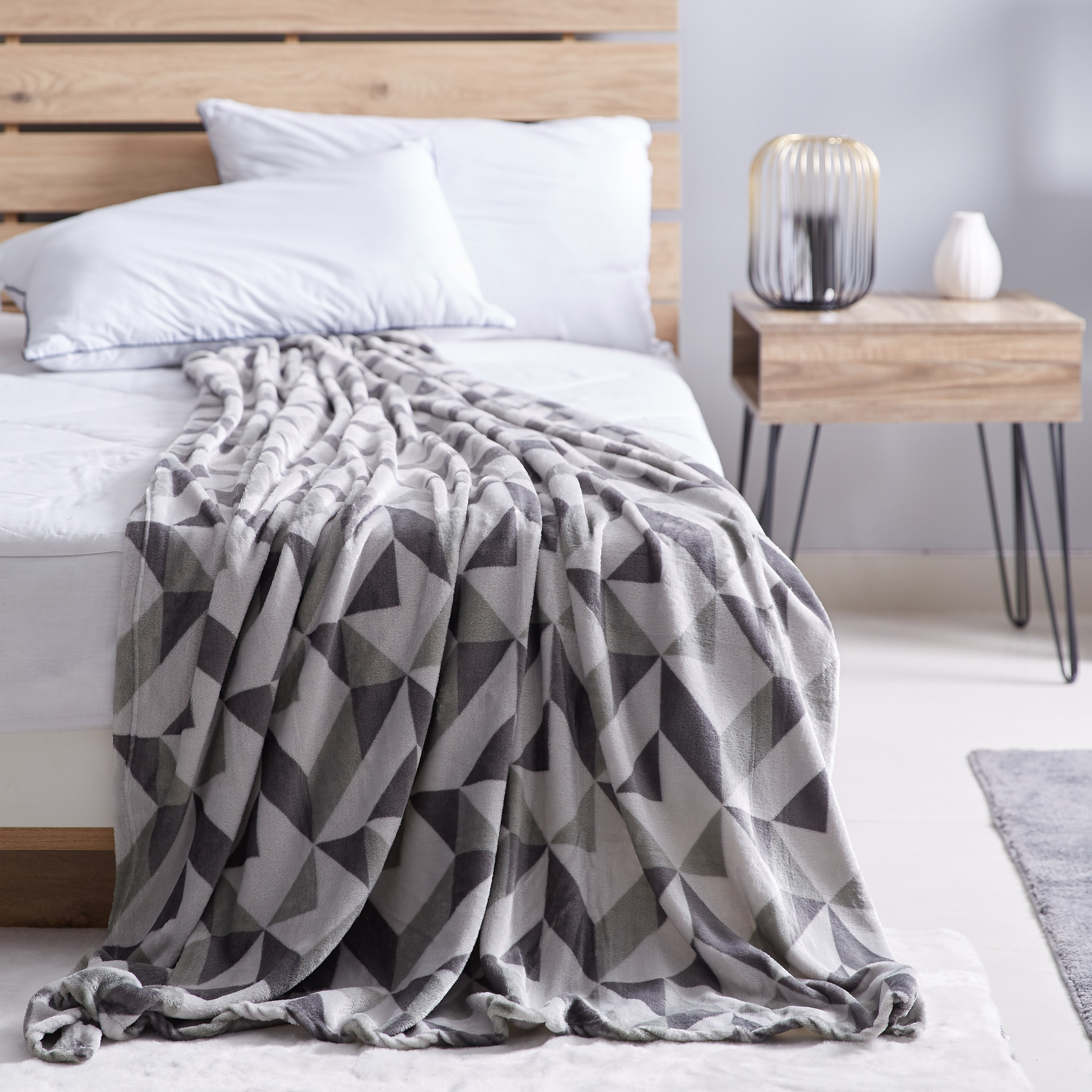 بطانية فلانيل مايكرو بطبعات إرين - 240x220 سم-hbxhomeware-hbxbedroom-image-1