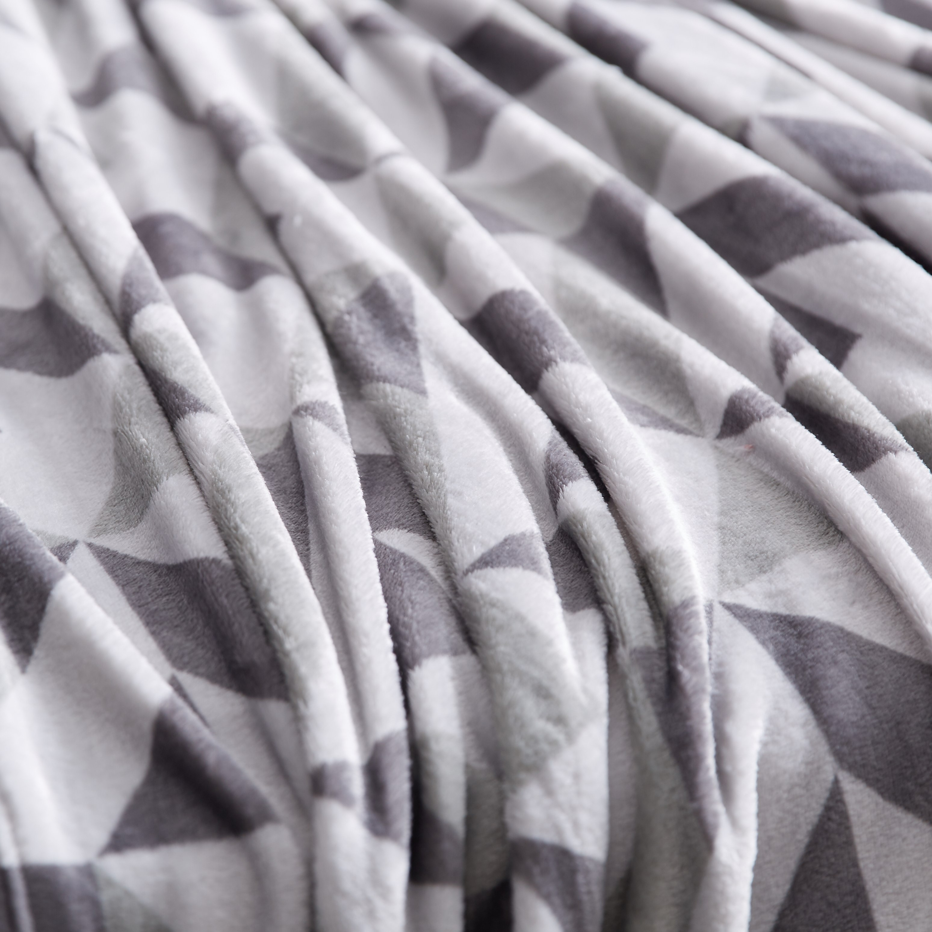 بطانية فلانيل مايكرو بطبعات إرين - 240x220 سم-hbxhomeware-hbxbedroom-image-2