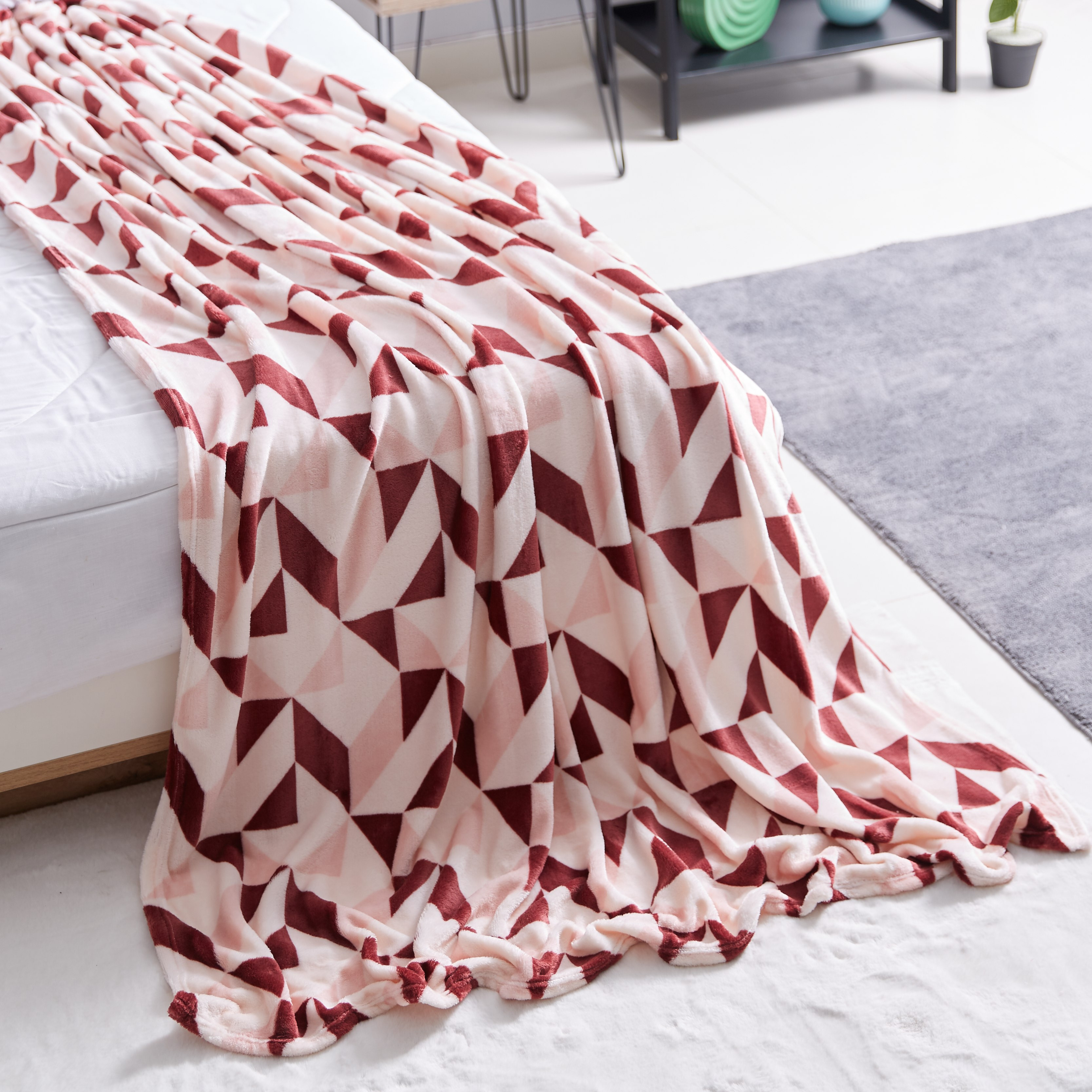 Erin Printed Mirco King Blanket - 240x220 cm-hbxhomeware-hbxbedroom-image-2