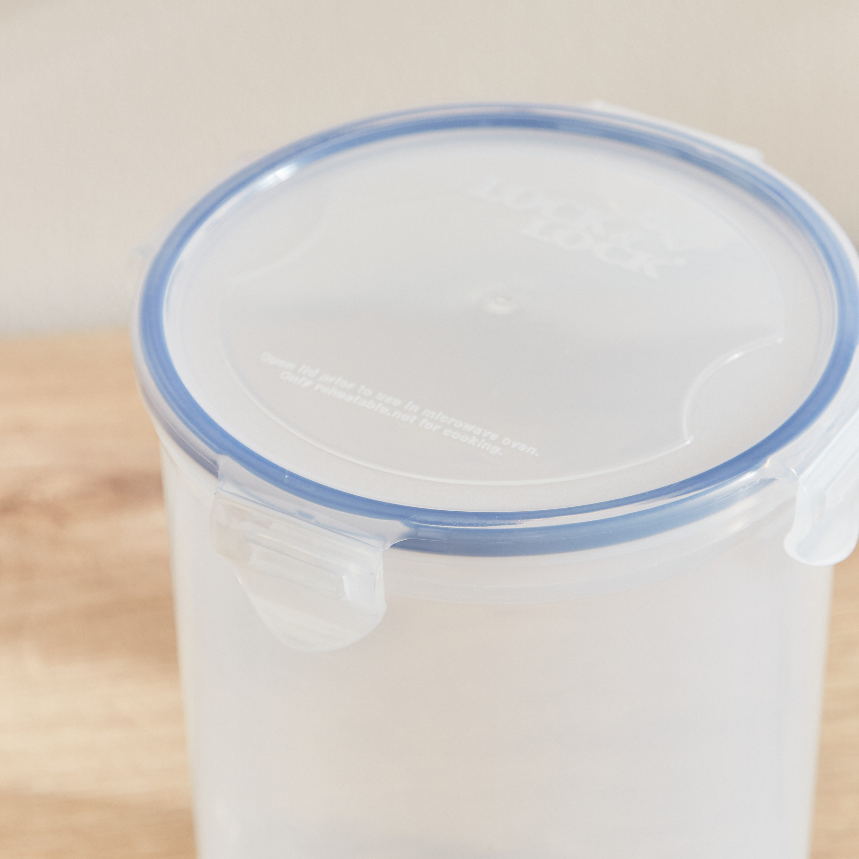 حاوية طعام أسطوانية من لوك اند لوك - 1.8 لتر-hbxhomeware-hbxkitchen-image-3