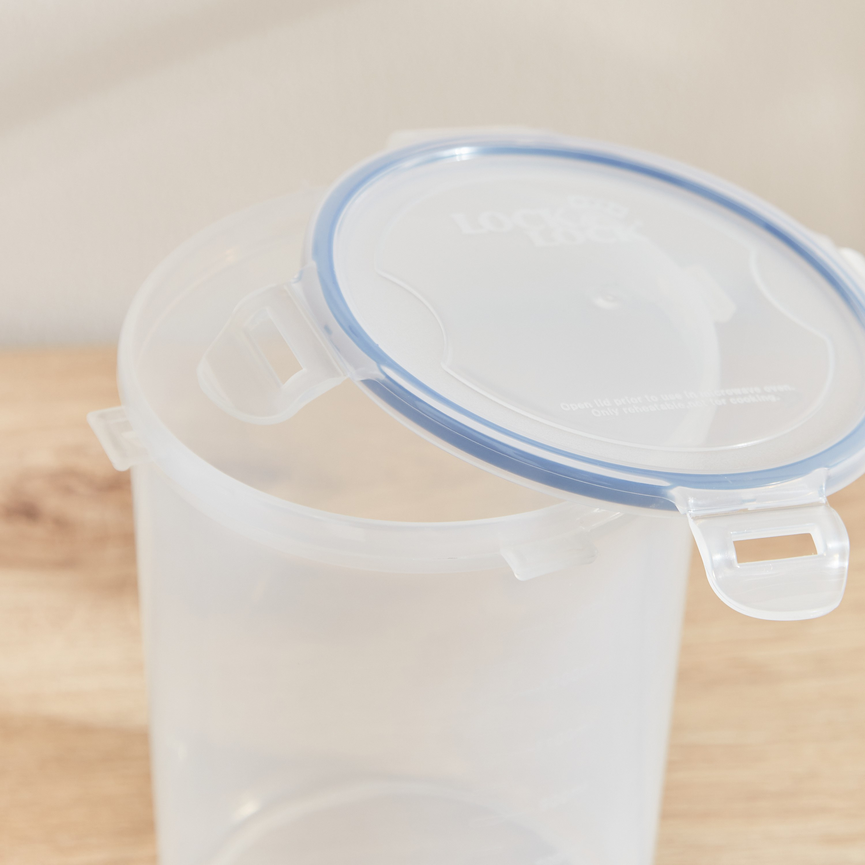 حاوية طعام أسطوانية من لوك اند لوك - 1.8 لتر-hbxhomeware-hbxkitchen-image-4