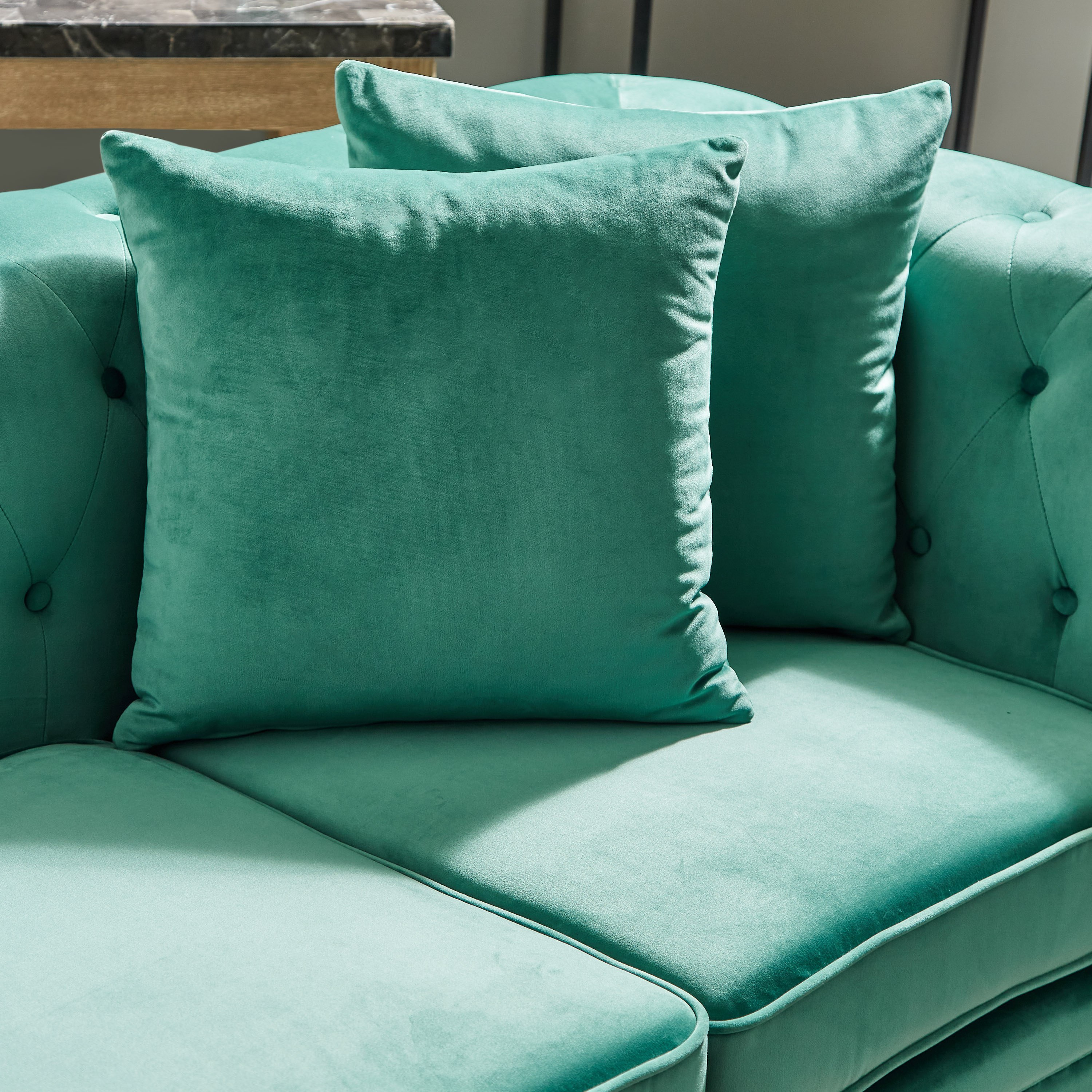 كنبة مخمل معنقدة مقعدين ووسادتين من صوفيا-hbxlivingroom-sofasandarmchairs-sofas-image-4