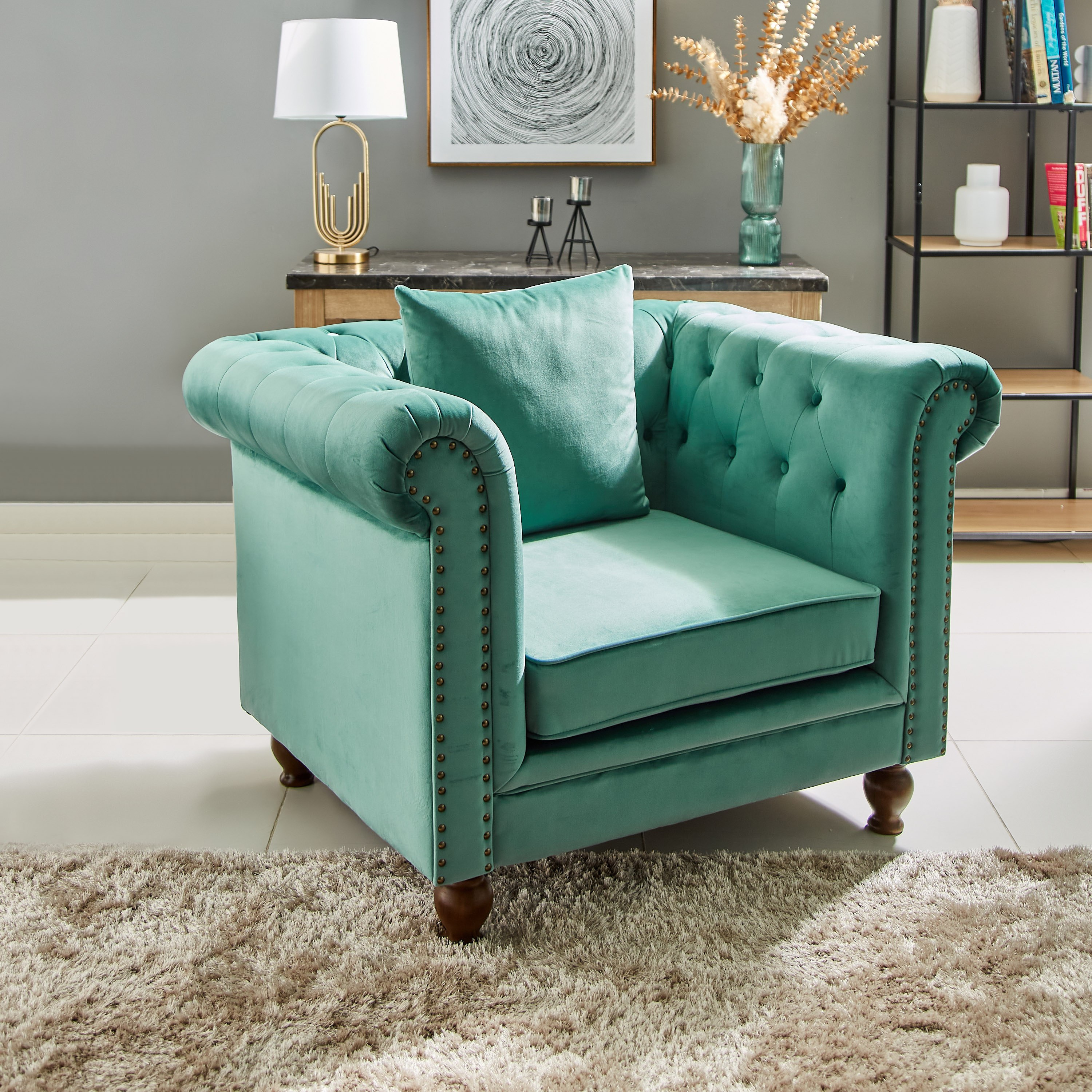 كرسي مخمل معنقد مقعد واحد بمساند ذراعين ووسادة من صوفيا-hbxlivingroom-sofasandarmchairs-sofas-image-2