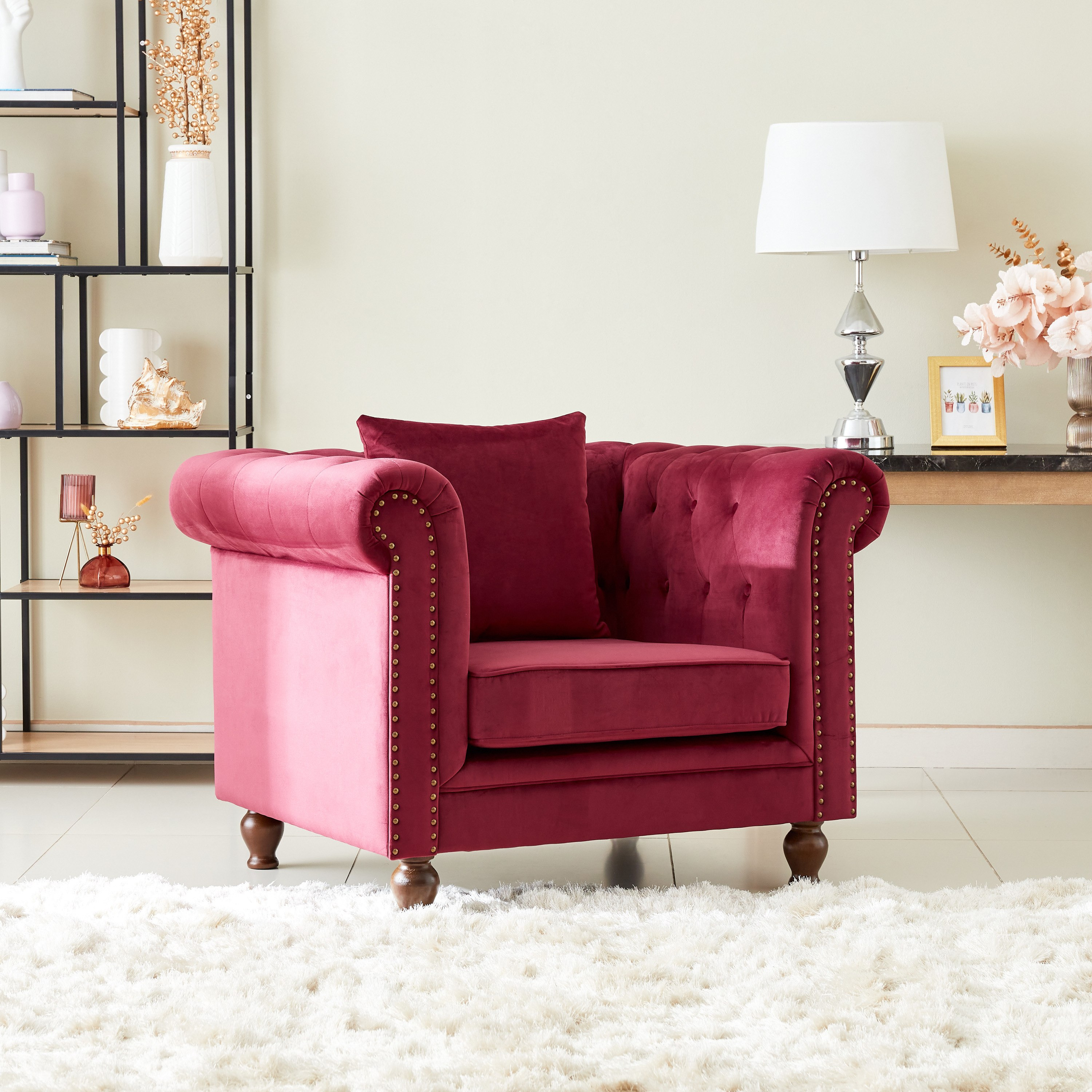 كرسي مخملي معنقد مقعد واحد بمساند ذراعين ووسادة من صوفيا-hbxlivingroom-sofasandarmchairs-sofas-image-2
