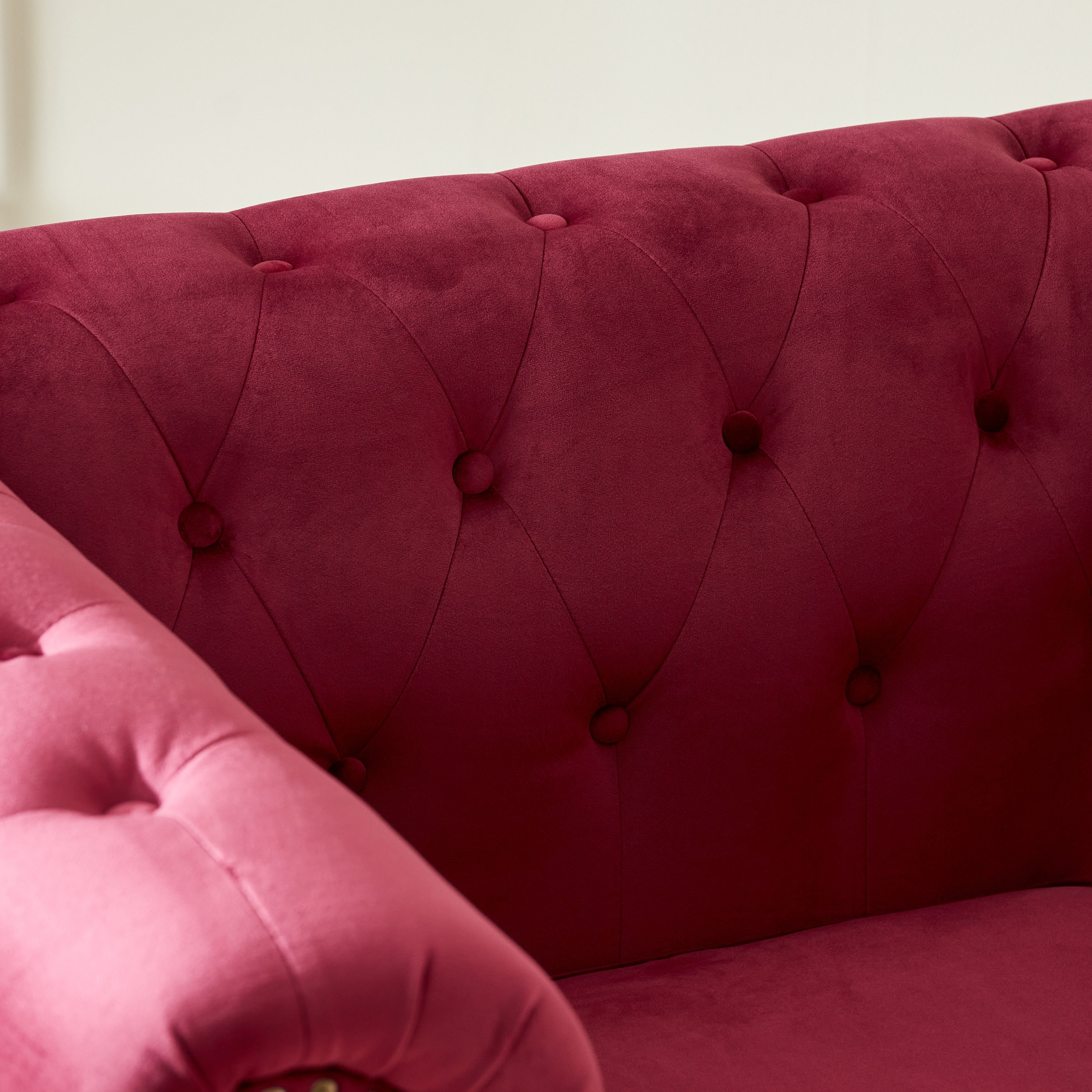 كرسي مخملي معنقد مقعد واحد بمساند ذراعين ووسادة من صوفيا-hbxlivingroom-sofasandarmchairs-sofas-image-5