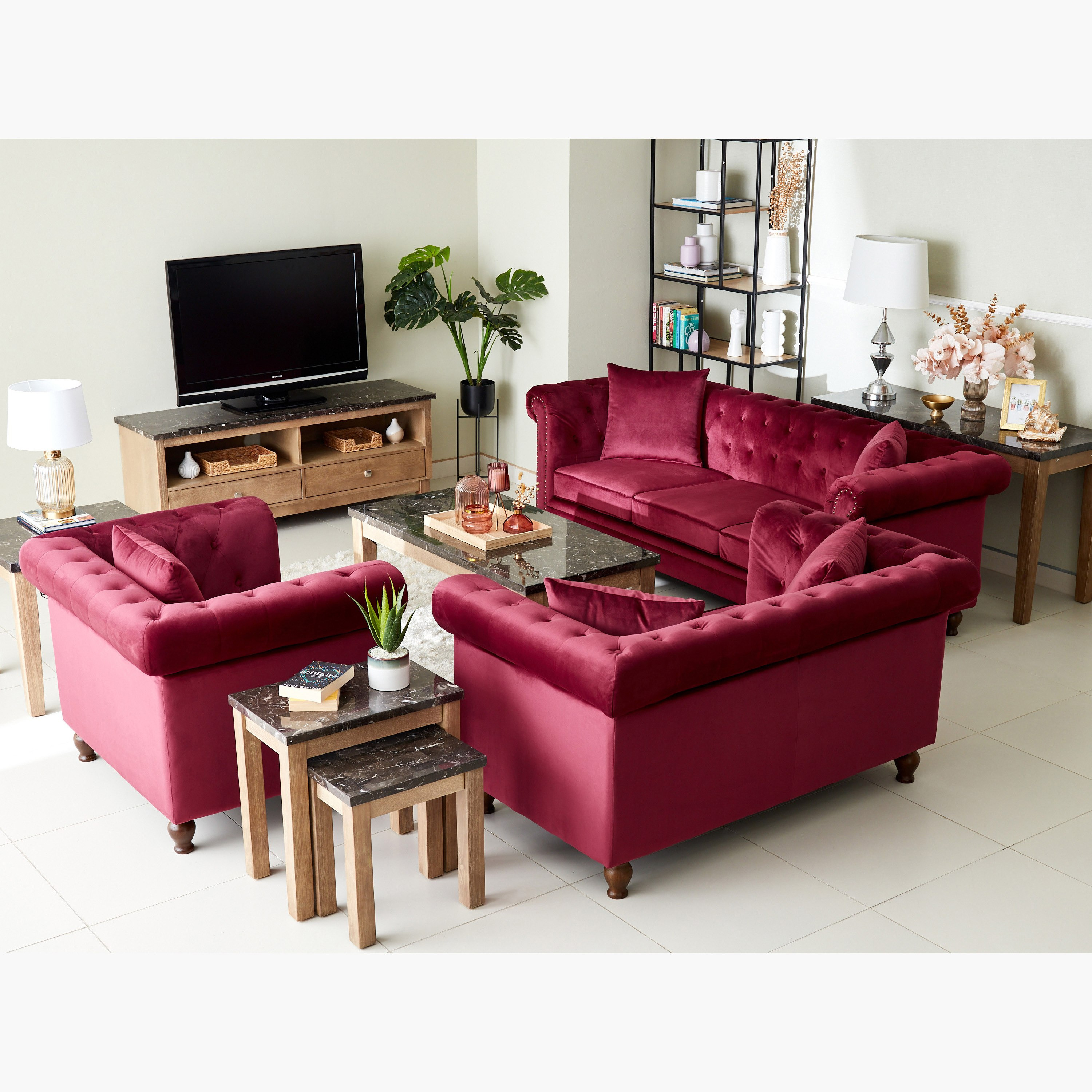 كرسي مخملي معنقد مقعد واحد بمساند ذراعين ووسادة من صوفيا-hbxlivingroom-sofasandarmchairs-sofas-image-6