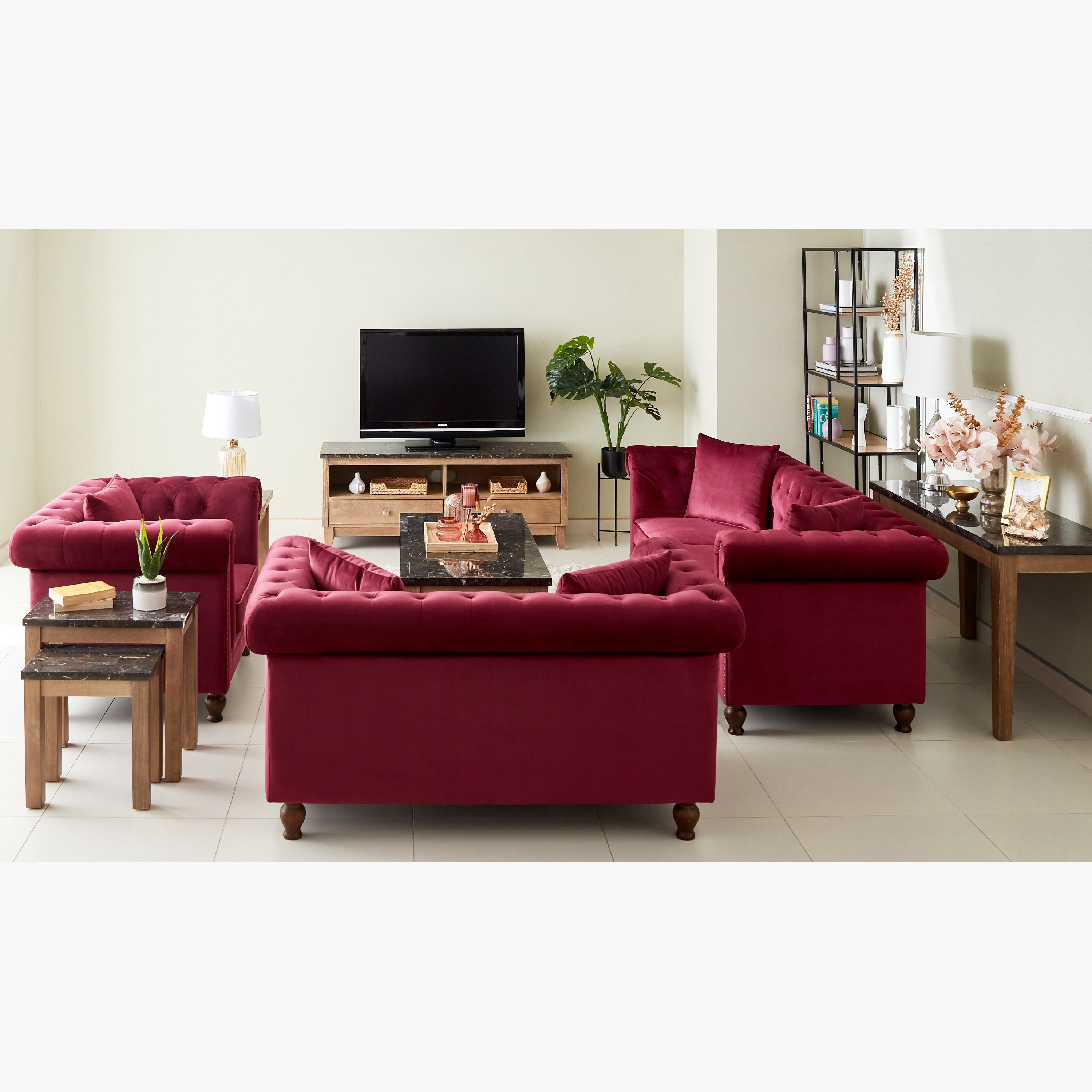 كرسي مخملي معنقد مقعد واحد بمساند ذراعين ووسادة من صوفيا-hbxlivingroom-sofasandarmchairs-sofas-image-7