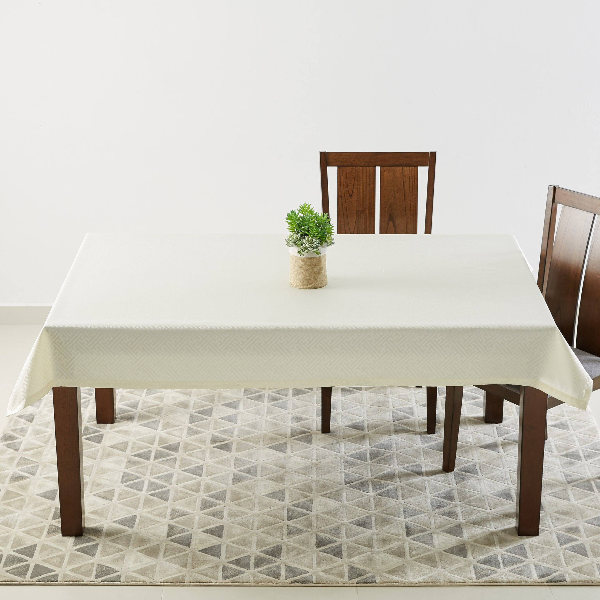 غطاء طاولة بارز الملمس دفين - 130x170 سم-hbxdecorandfurnishings-homefurnishings-tablelinens-image-2