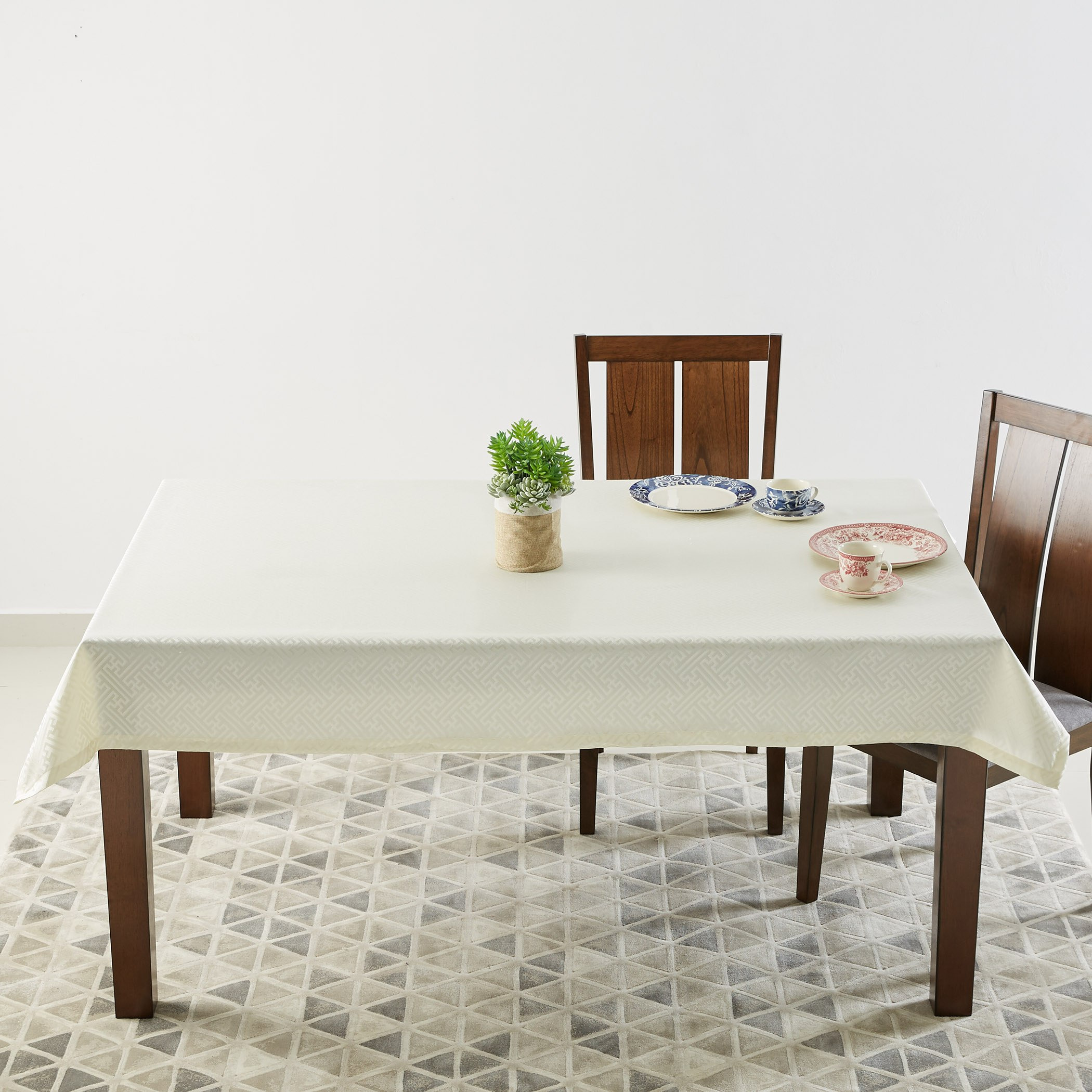 غطاء طاولة بارز الملمس دفين - 130x170 سم-hbxdecorandfurnishings-homefurnishings-tablelinens-image-4