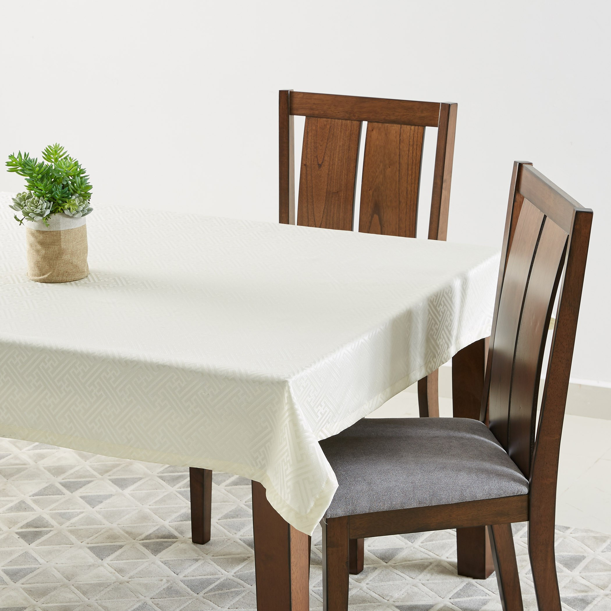 غطاء طاولة بارز الملمس دفين- 140x200 سم-hbxdecorandfurnishings-homefurnishings-tablelinens-image-1