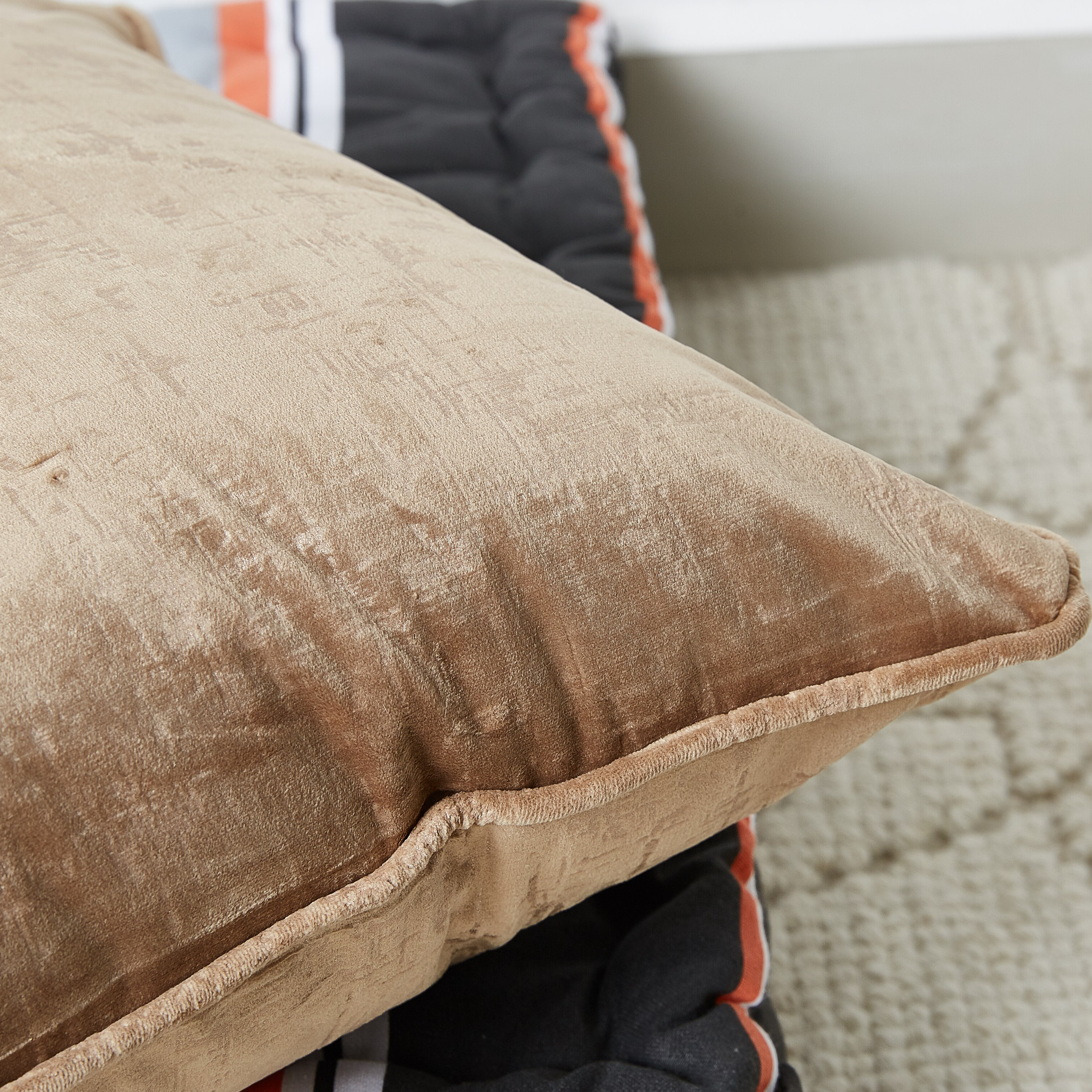 غطاء وسادة مخملي بطبعات من أودري - 45x45 سم-hbxhomeware-cushionsandcovers-cushioncovers-image-2