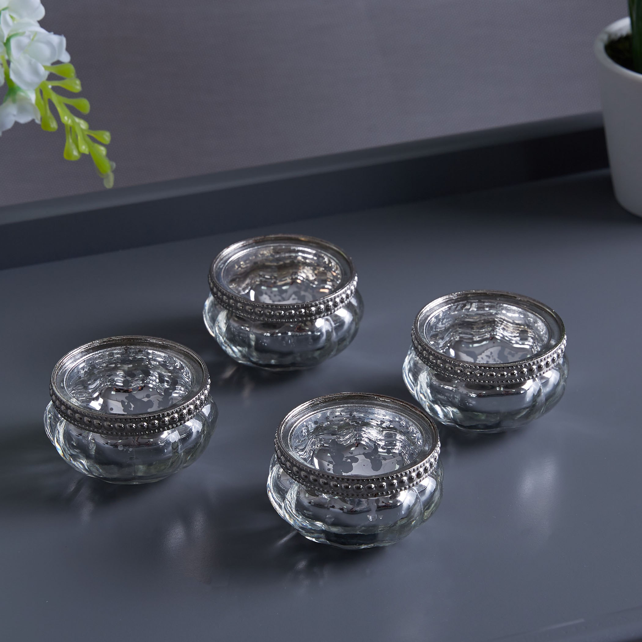 حامل شموع صغيرة زجاجي معتّم بحلقة معدنيّة- طقم من 4 قطع-hbxlivingroom-decorandaccessories-candleholders-image-1