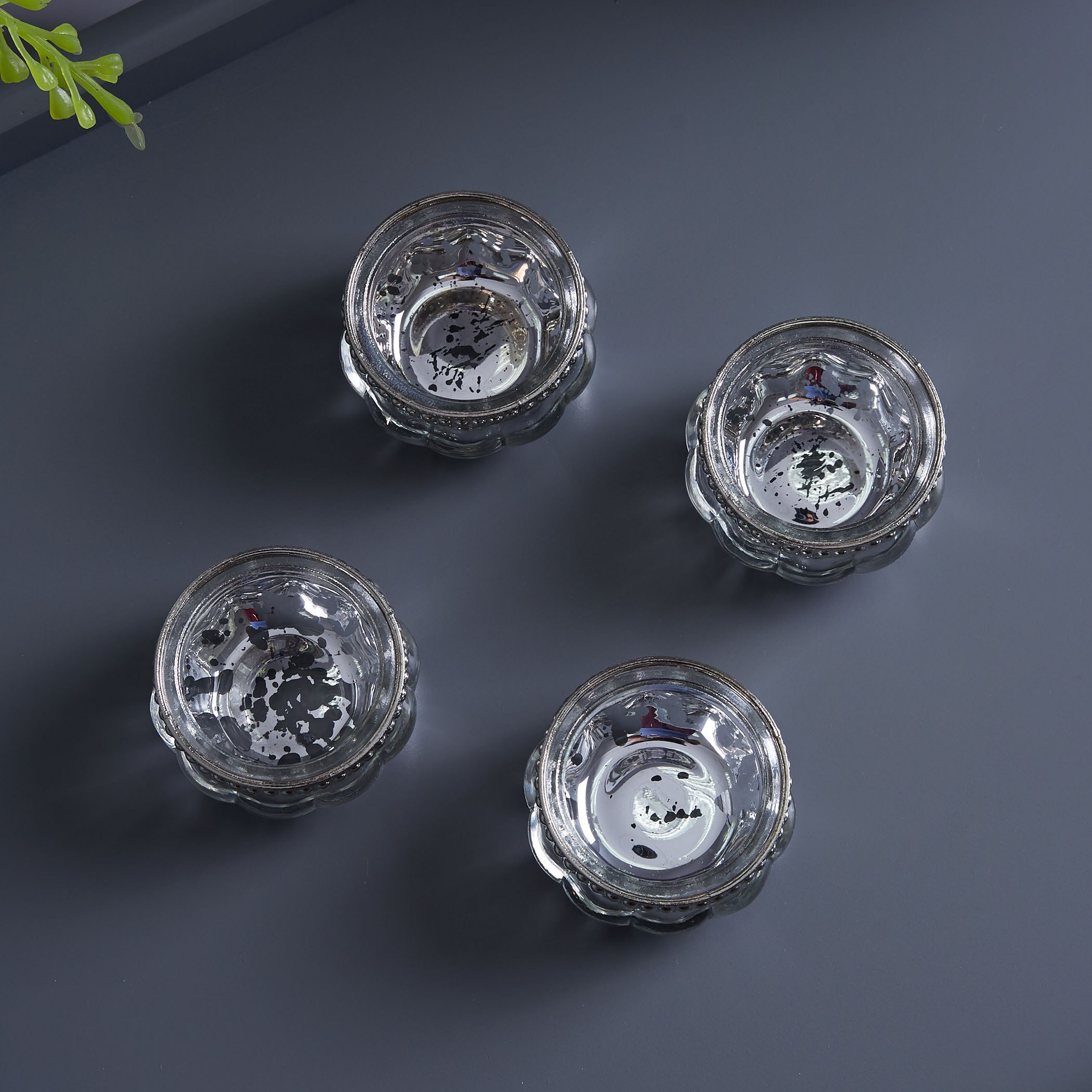 حامل شموع صغيرة زجاجي معتّم بحلقة معدنيّة- طقم من 4 قطع-hbxlivingroom-decorandaccessories-candleholders-image-2