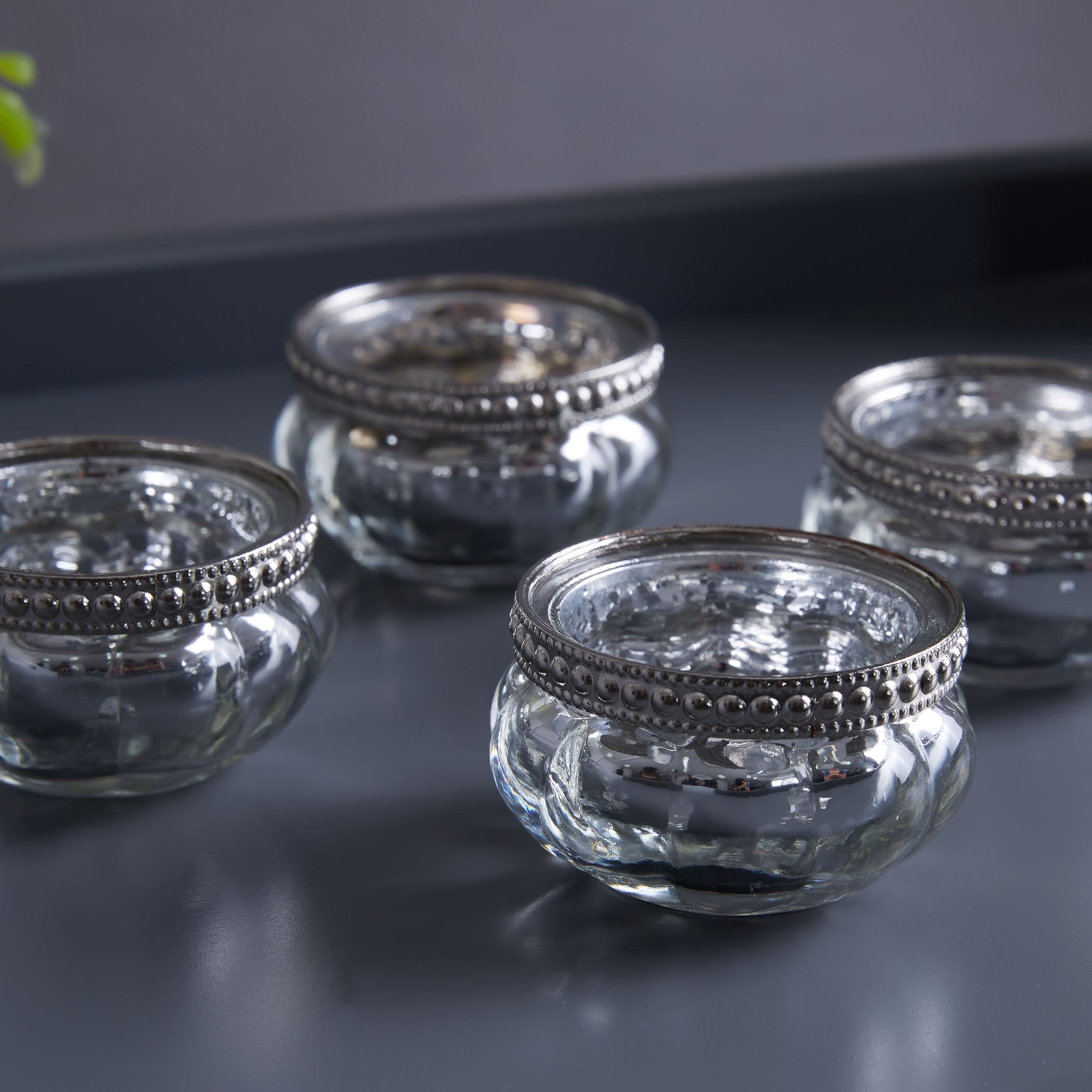 حامل شموع صغيرة زجاجي معتّم بحلقة معدنيّة- طقم من 4 قطع-hbxlivingroom-decorandaccessories-candleholders-image-3