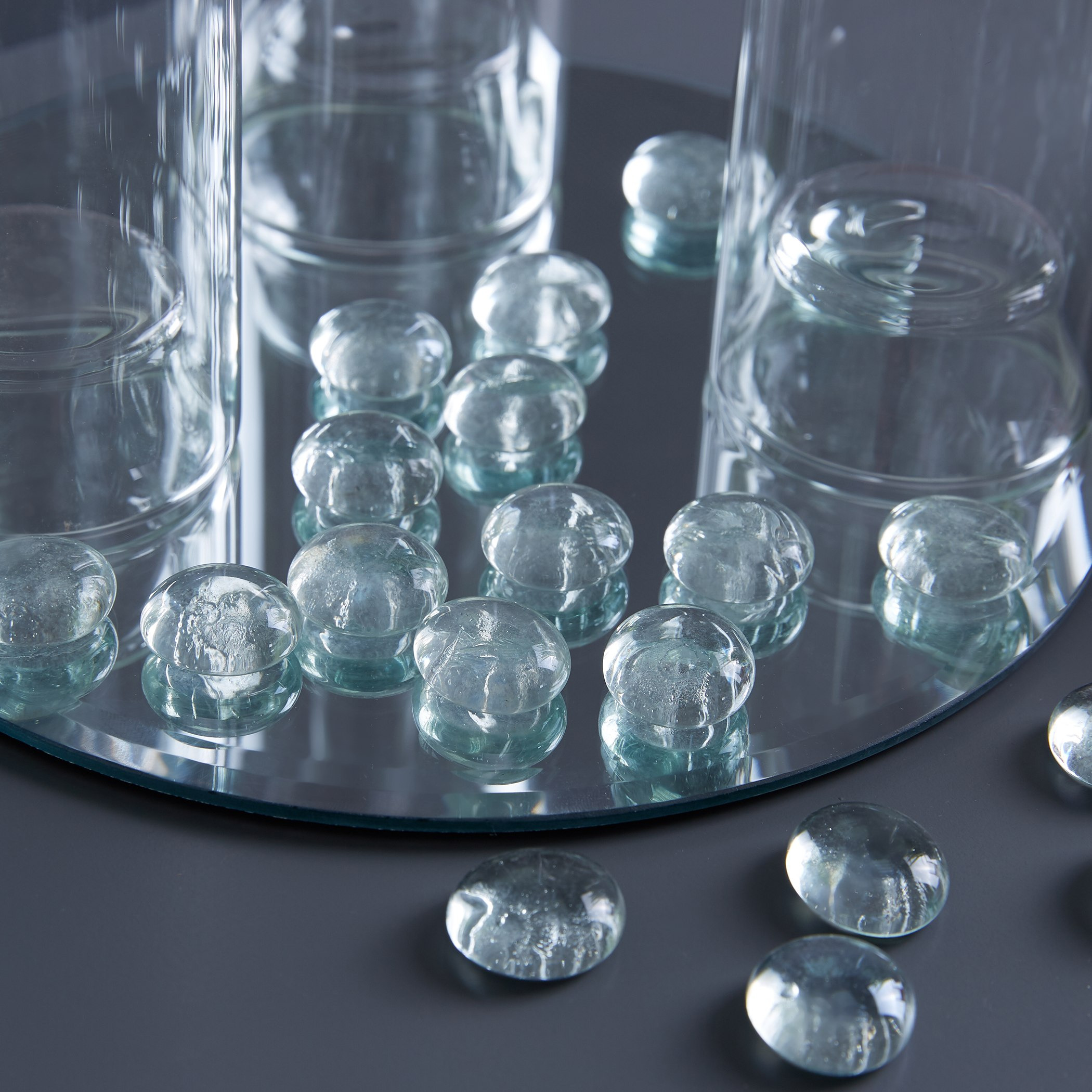 طقم حامل شموع صغيرة زجاجي وصحن بمرآة وأحجار زينة- 4 قطع-hbxlivingroom-decorandaccessories-candleholders-image-3