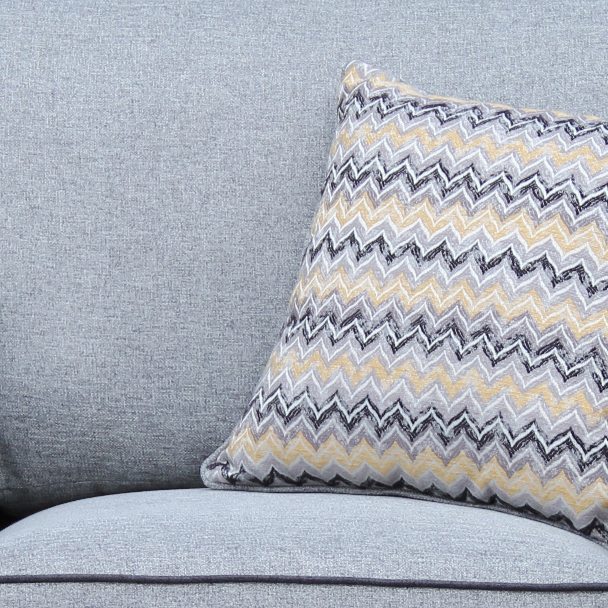 كنبة بمقعدين ووسائد من هيلينا-hbxlivingroom-sofasandarmchairs-sofas-image-4