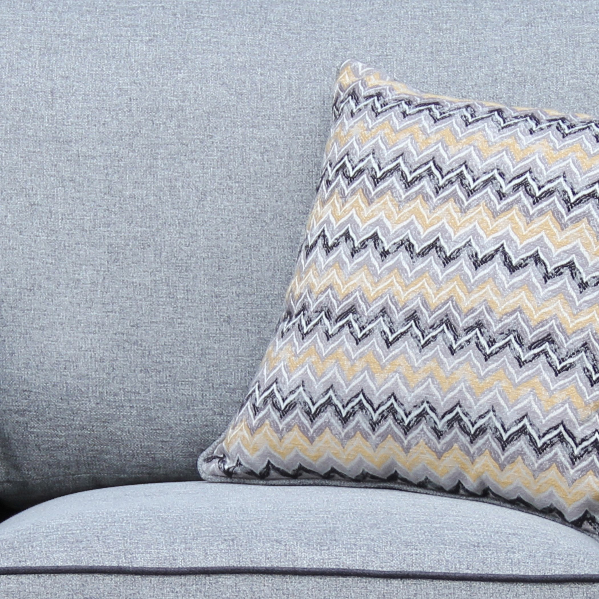كنبة مقعد واحد مع وسادة بطبعات من هيلينا-hbxlivingroom-sofasandarmchairs-sofas-image-4