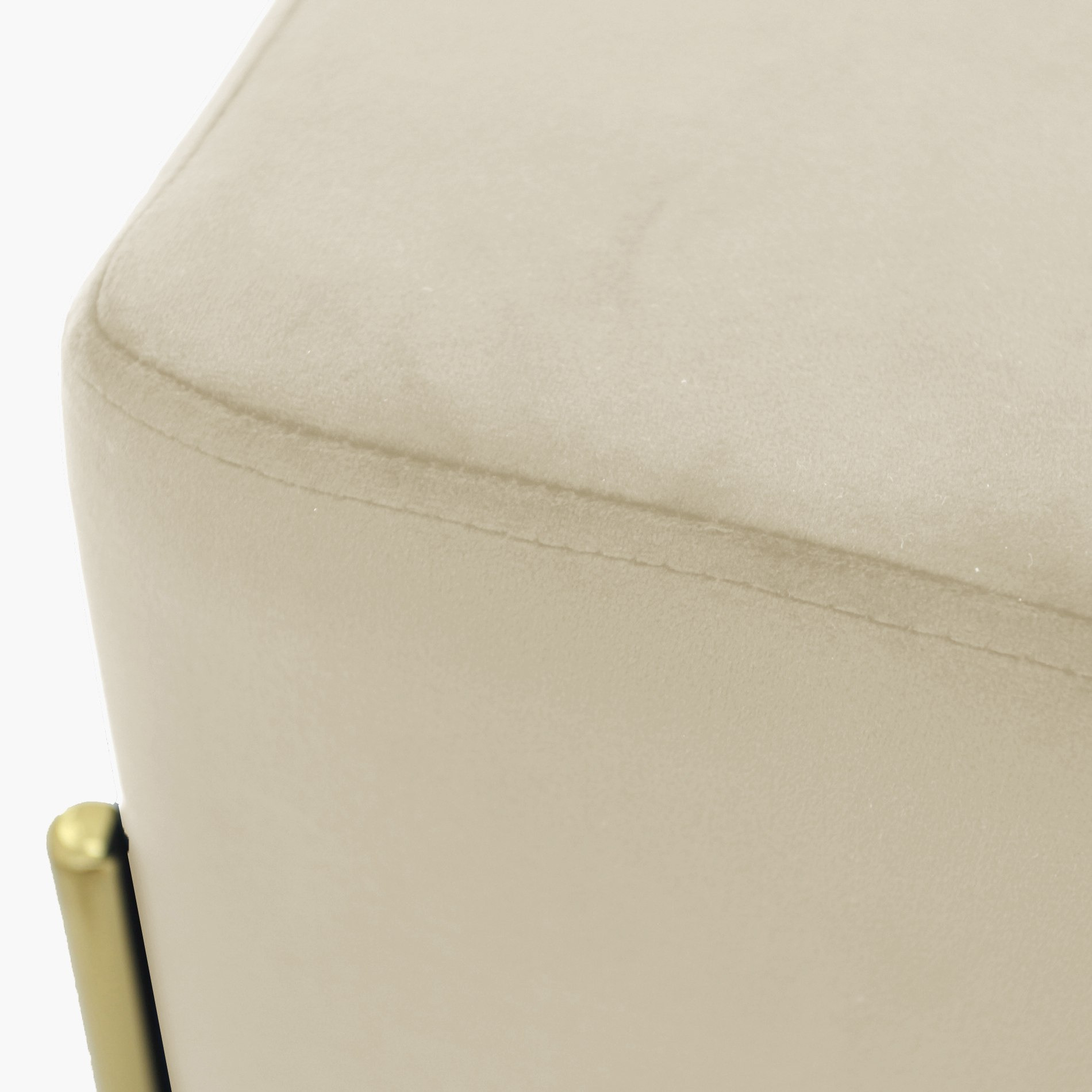 مقعد بدون مساند ذراعين بمقعد واحد من لوكس-hbxlivingroom-sofasandarmchairs-ottomansandfootstools-image-3
