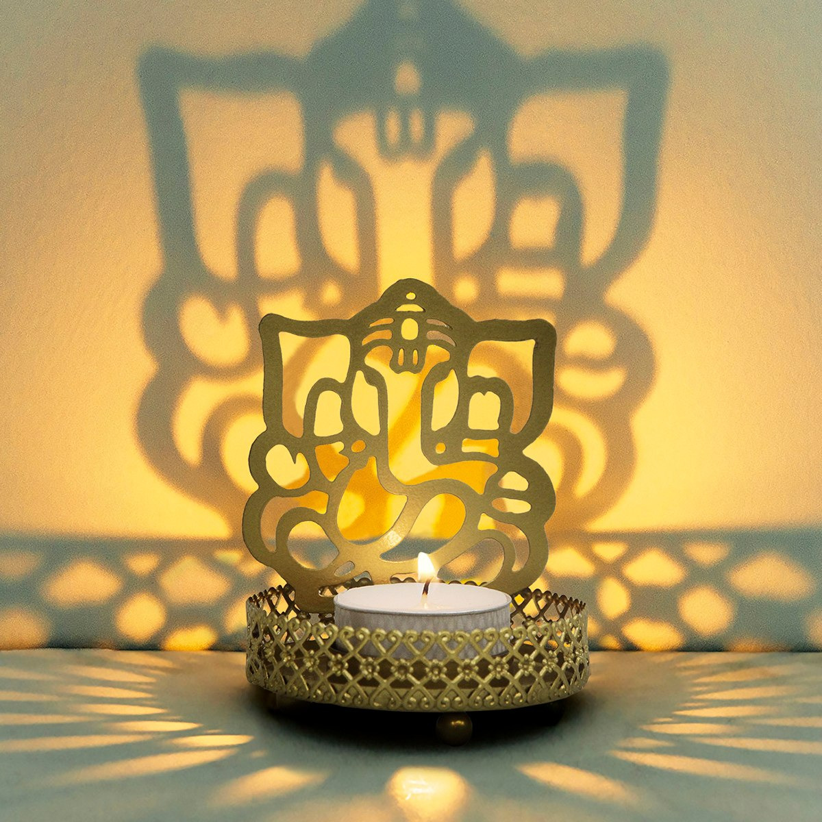 حامل شموع بتصاميم مفرغة شكل الإلهة جوتشيا-hbxlivingroom-decorandaccessories-candleholders-image-1