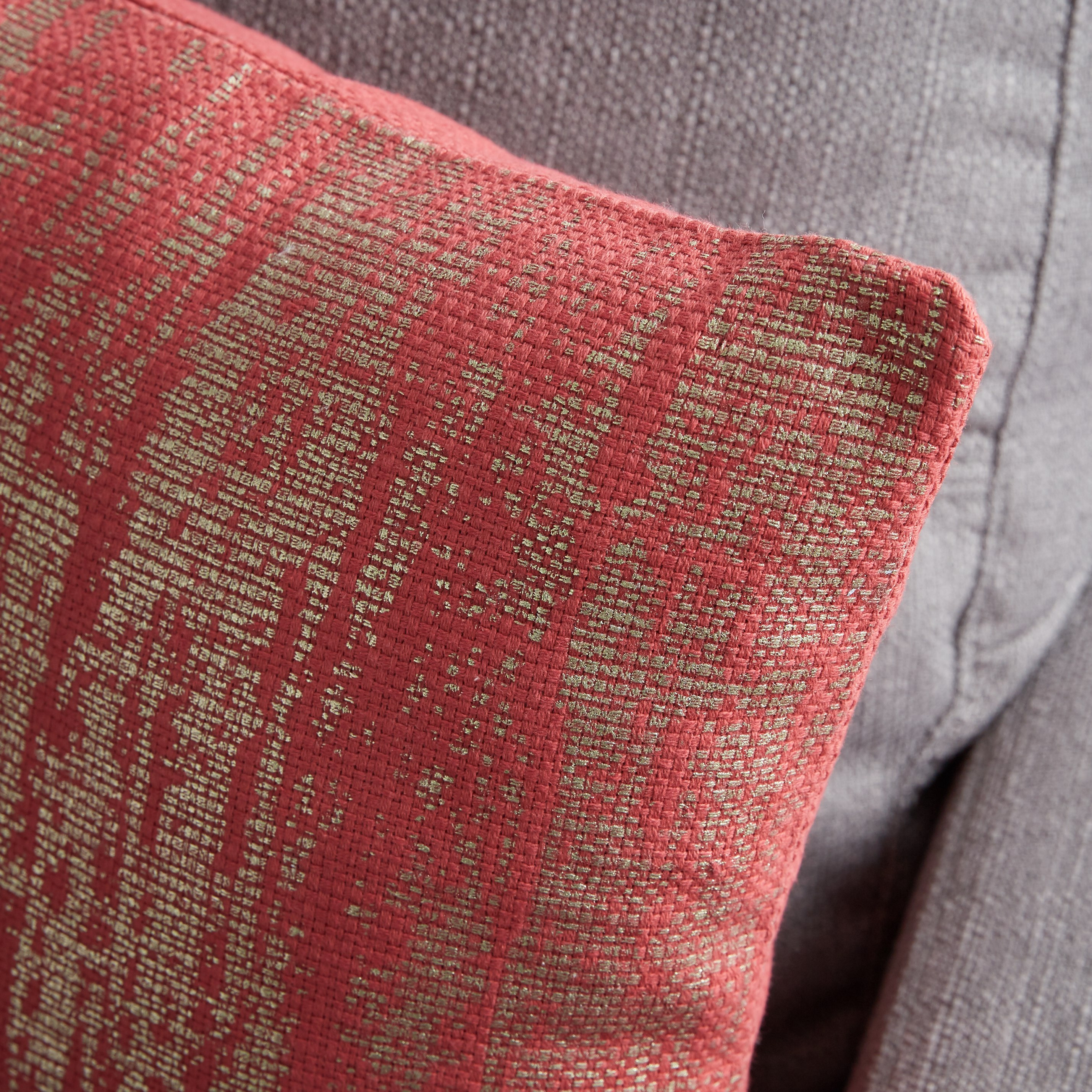 غطاء وسادة بطبعات لامعة من ليون- 40×40 سم-hbxhomeware-cushionsandcovers-cushioncovers-image-2