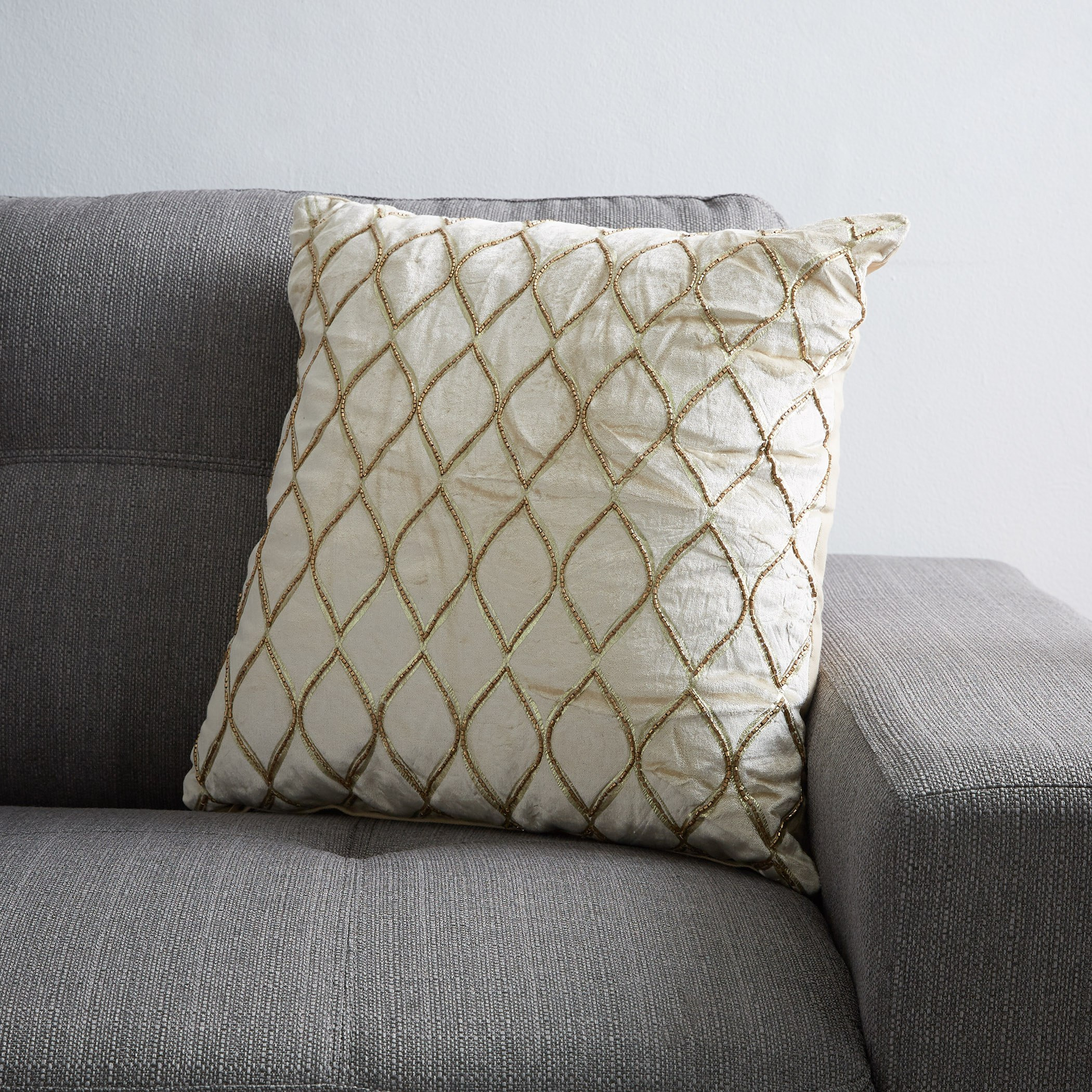 وسادة محشوّة بطبعات رقائق معدنية من أفالون - 45x45 سم-hbxlivingroom-furnishings-cushionsandcovers-filledcushions-image-1