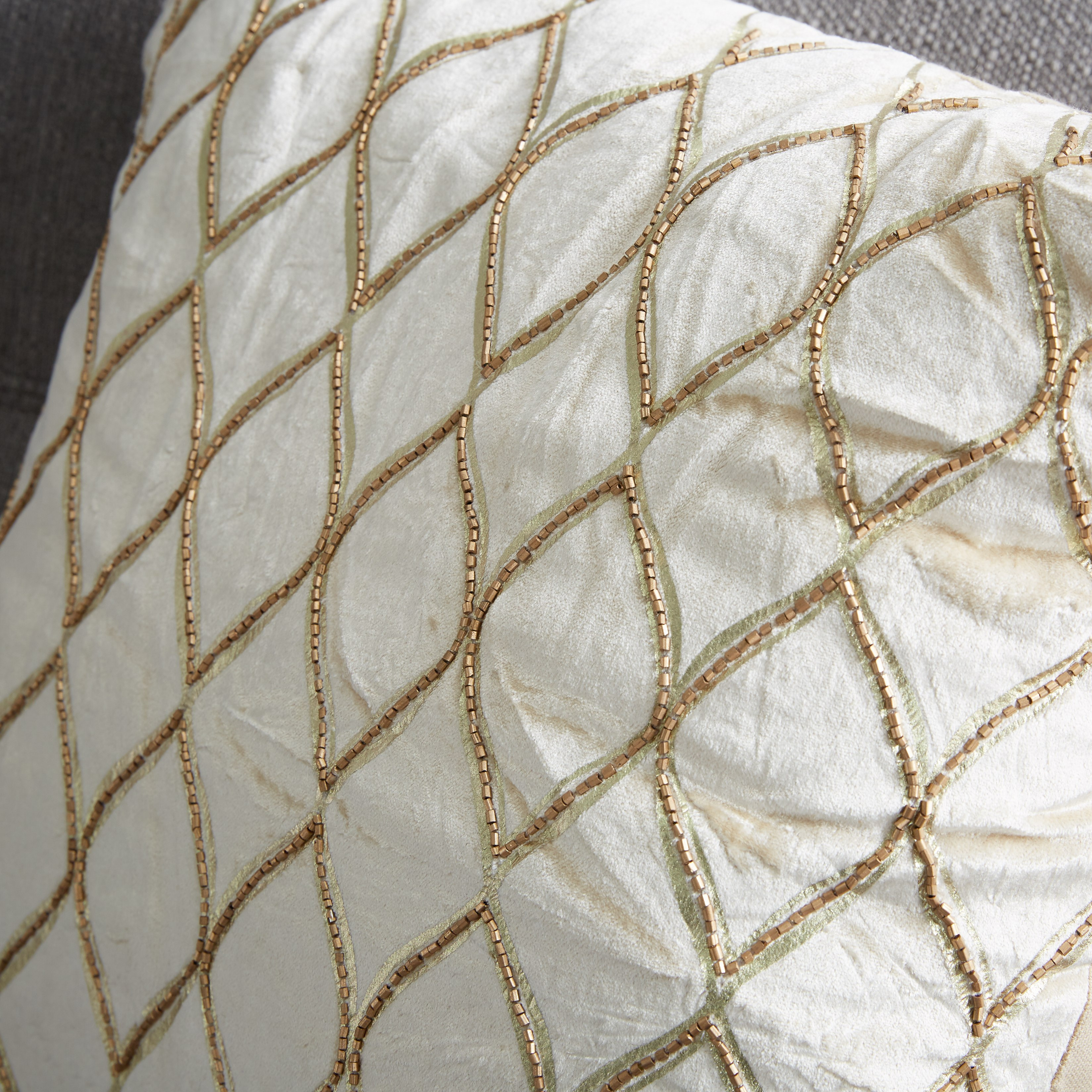 وسادة محشوّة بطبعات رقائق معدنية من أفالون - 45x45 سم-hbxlivingroom-furnishings-cushionsandcovers-filledcushions-image-2