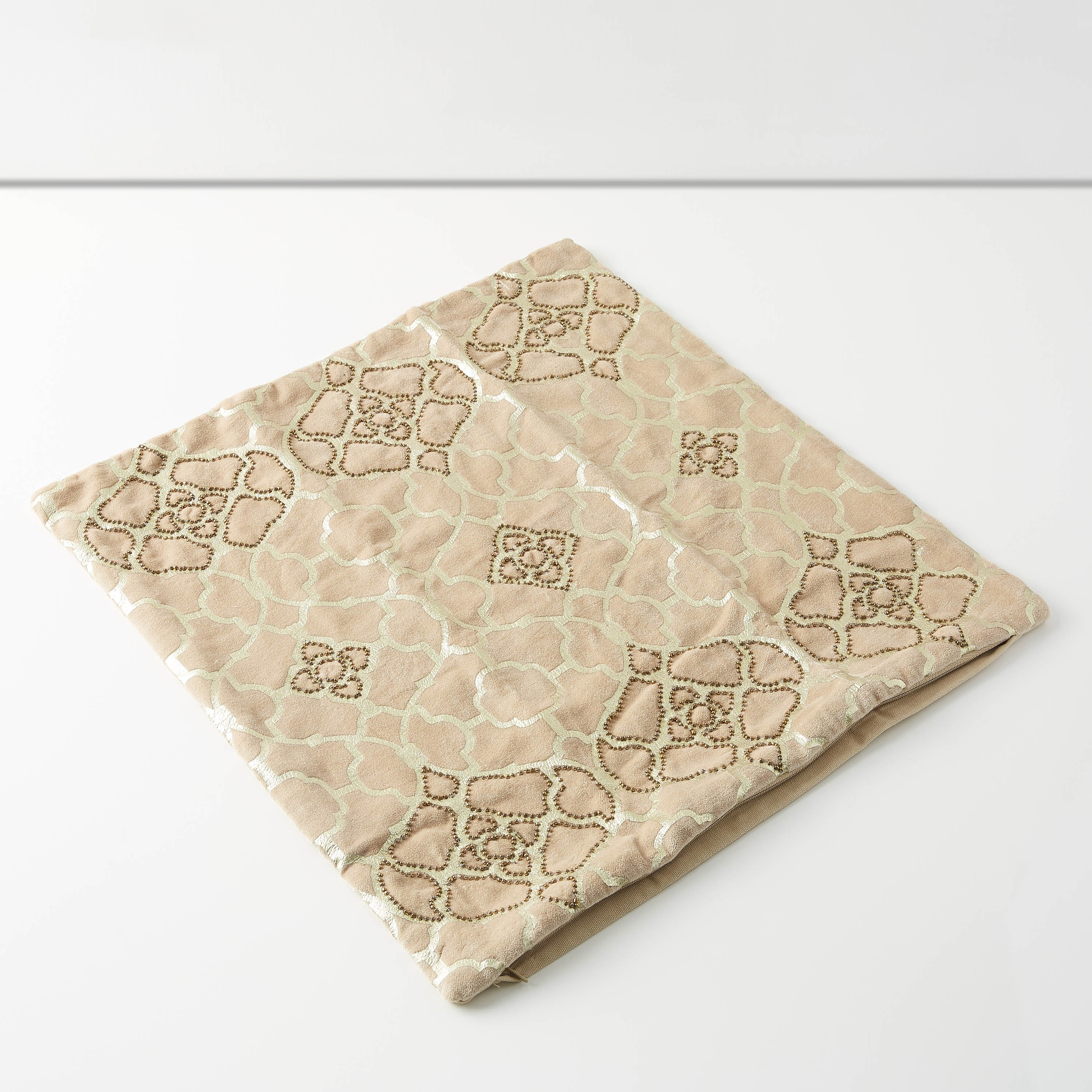 غطاء وسادة مخملي بزخارف و طبعات فويل من ماجيستيك- 45x45 سم-PROMO_HB_AE_B1G1_250925-image-4