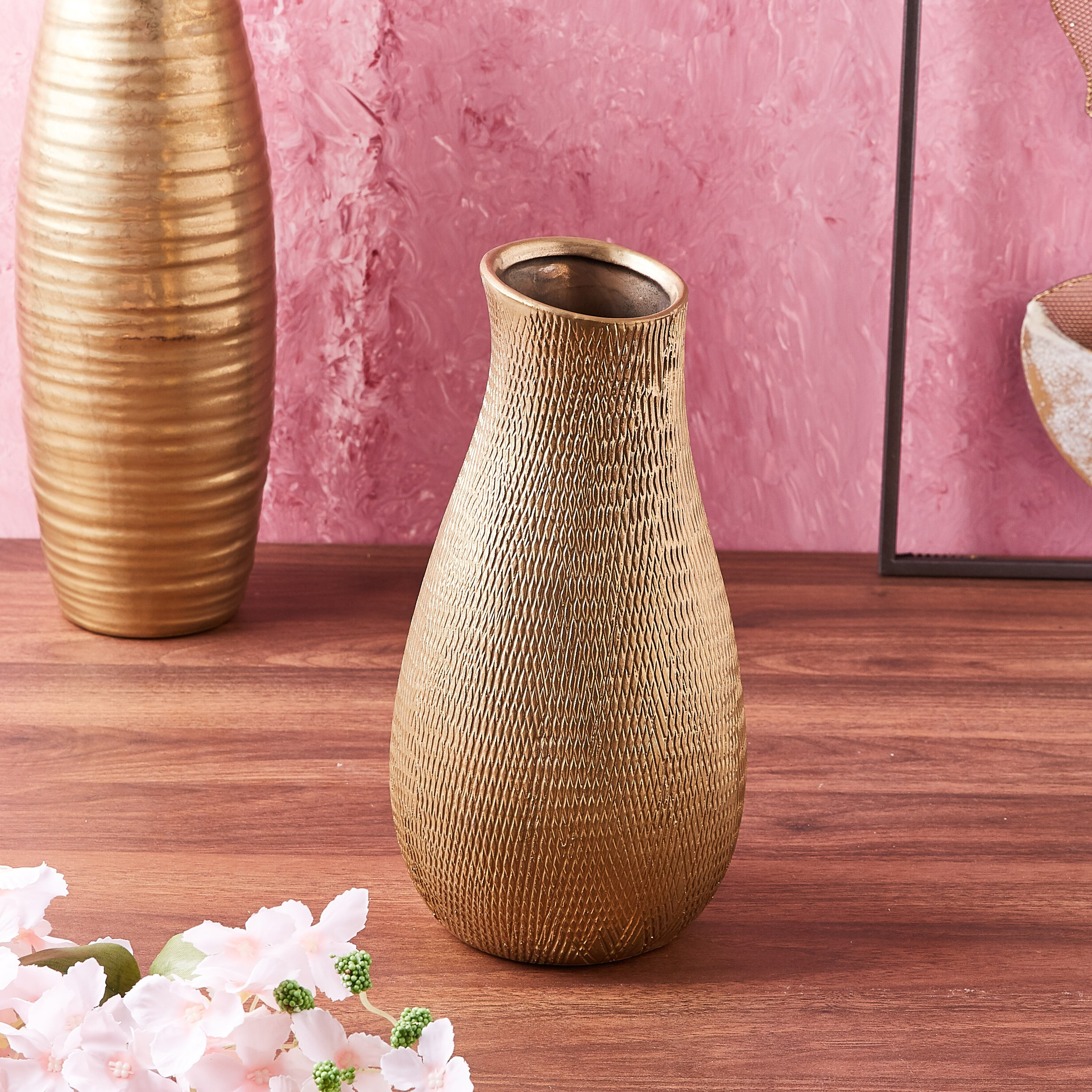 مزهرية بارزة الملمس من بلانت-hbxbedroom-decorandaccessories-vases-image-1