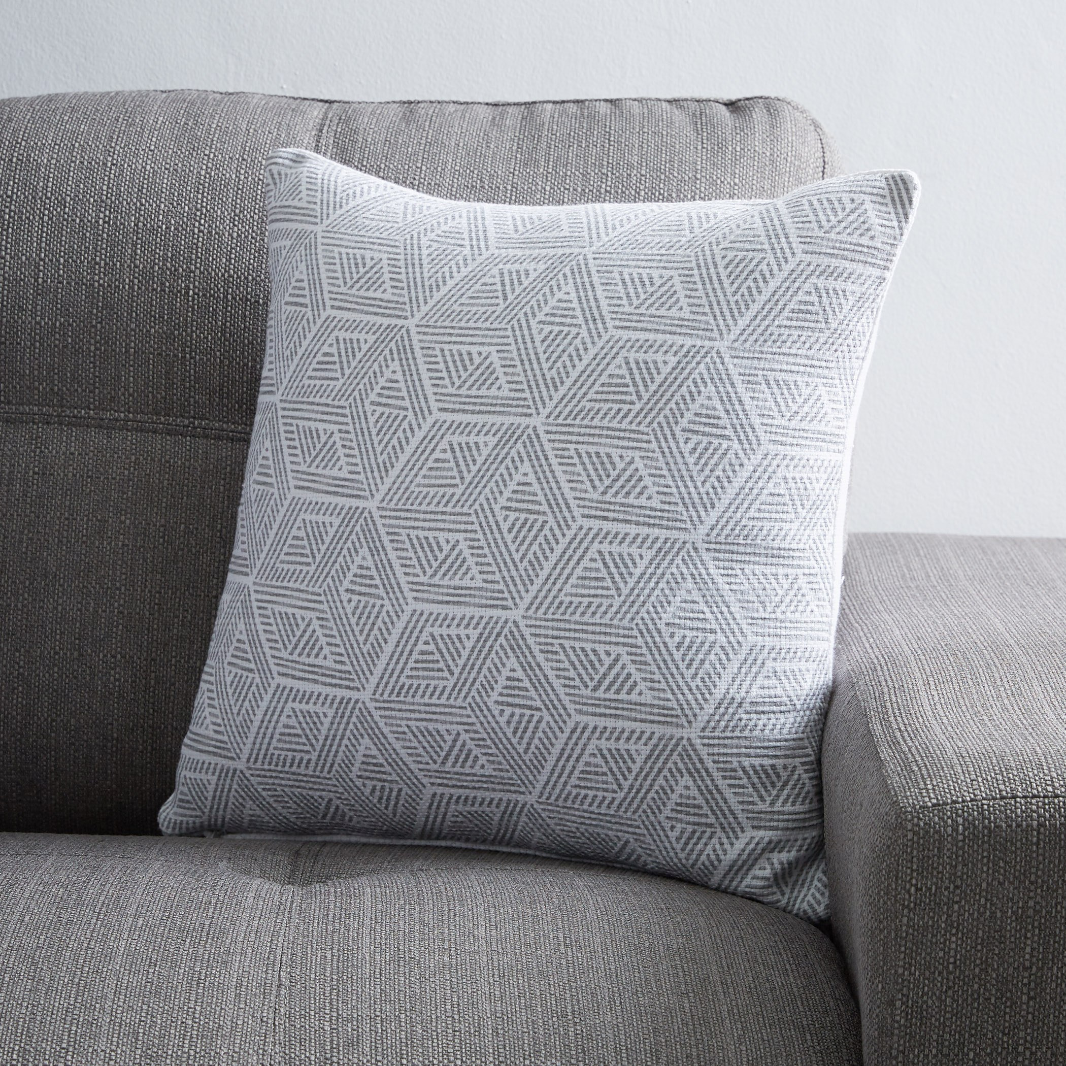 غطاء وسادة بطبعات من آميليا- 40x40 سم-hbxhomeware-cushionsandcovers-cushioncovers-image-1