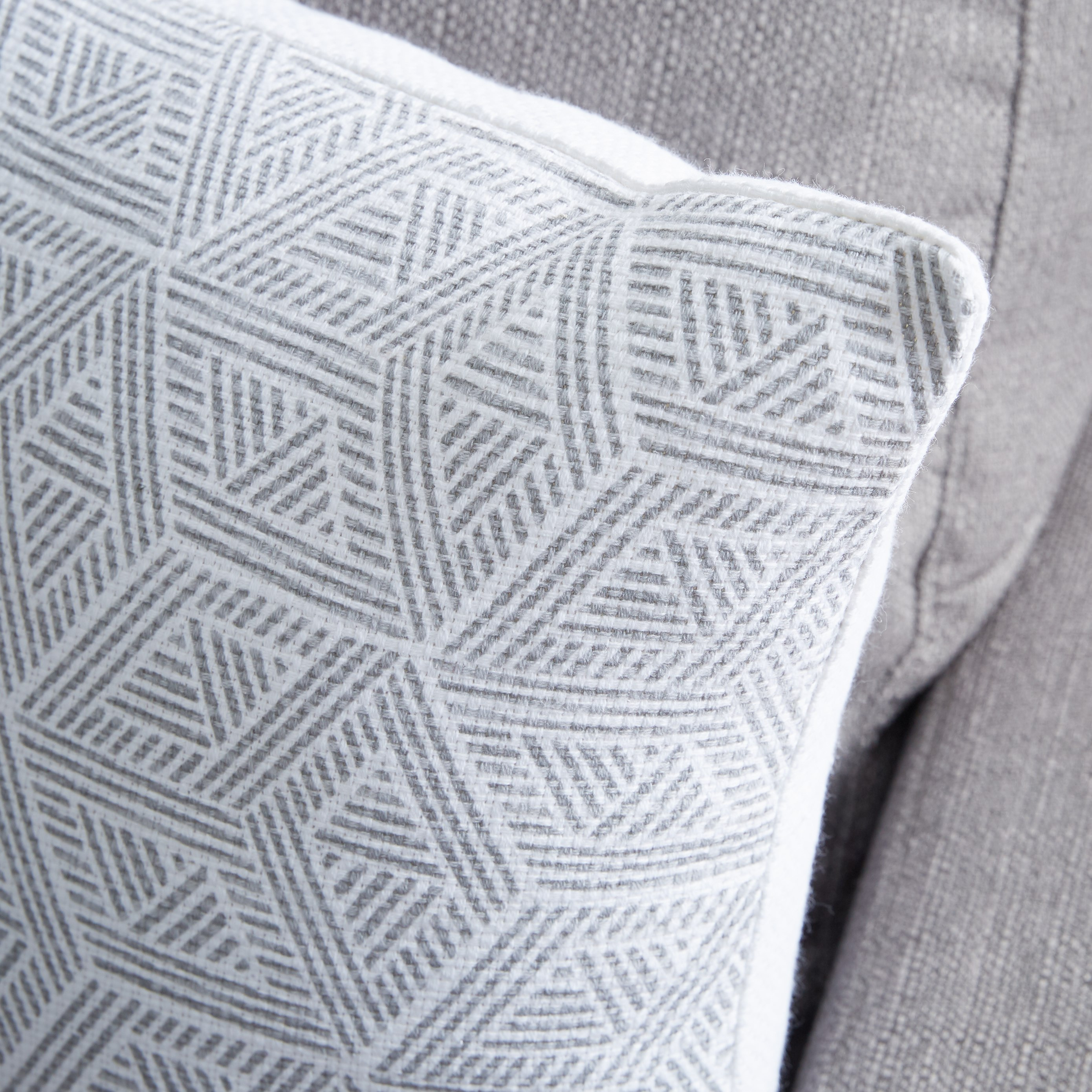 غطاء وسادة بطبعات من آميليا- 40x40 سم-hbxhomeware-cushionsandcovers-cushioncovers-image-2