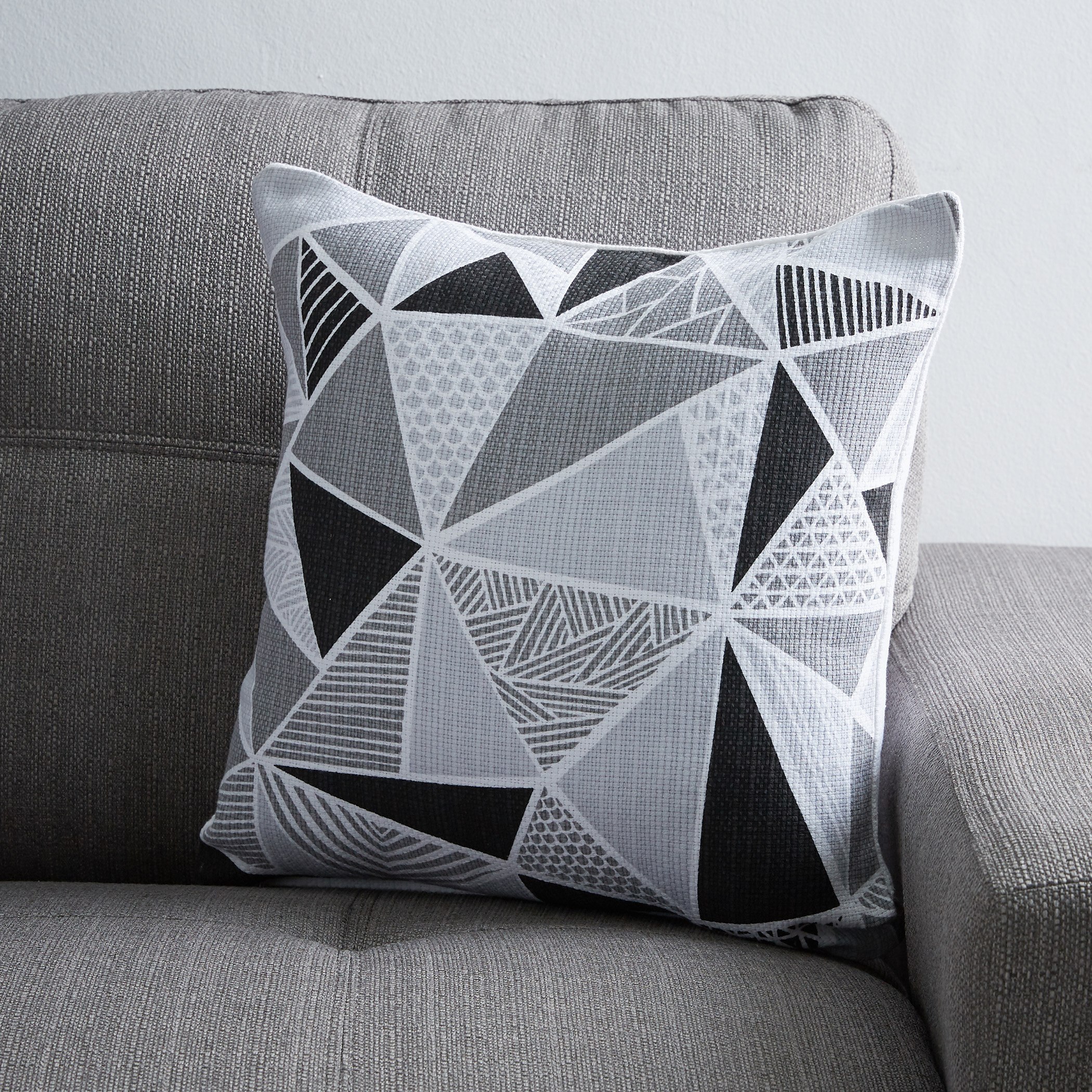 غطاء وسادة بطبعات من أورلا- 40x40 سم-hbxhomeware-cushionsandcovers-cushioncovers-image-1