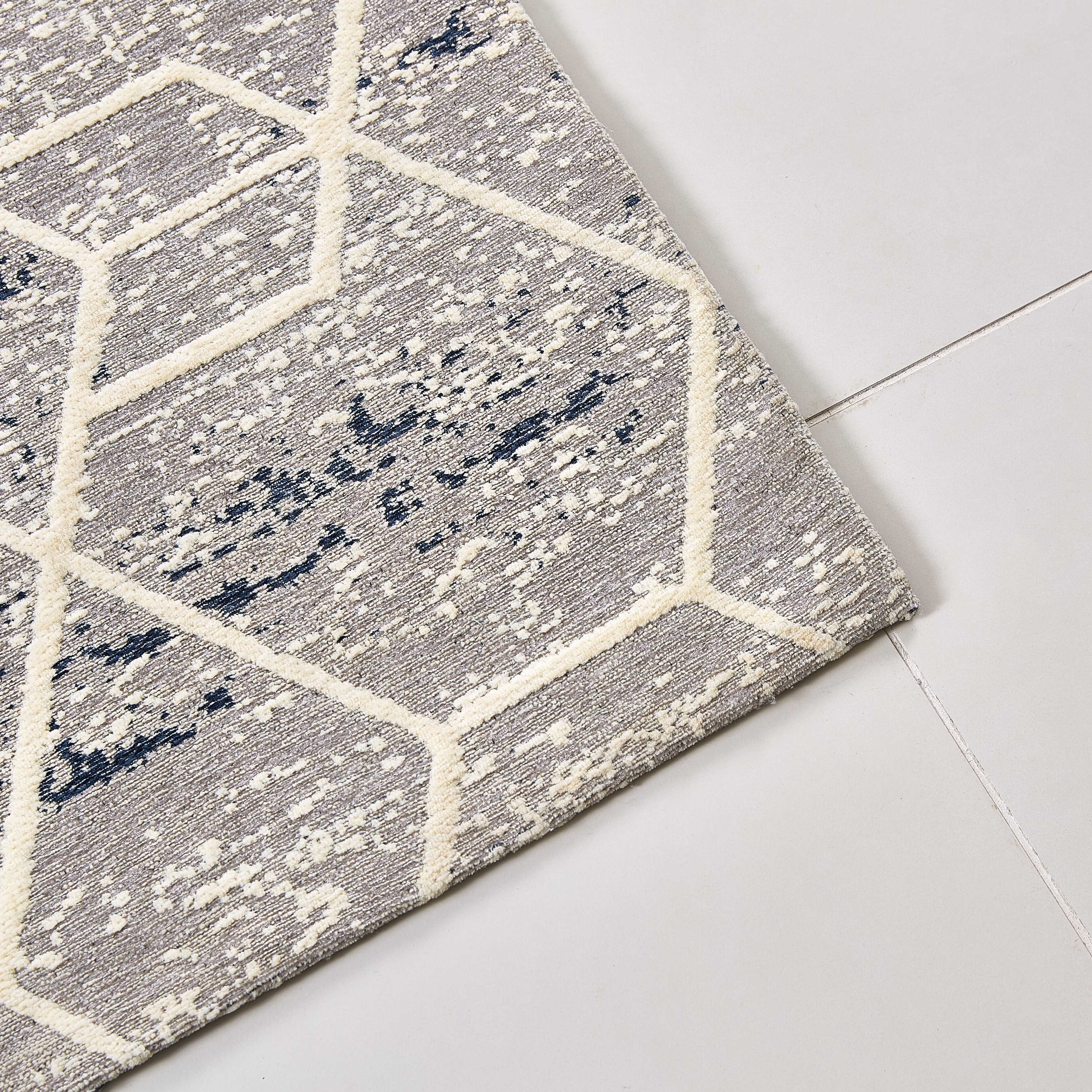 Eclectic Chenille Polyester Rug - 160x230 cm-hbxdecorandfurnishings-floorcoverings-rugs-image-2