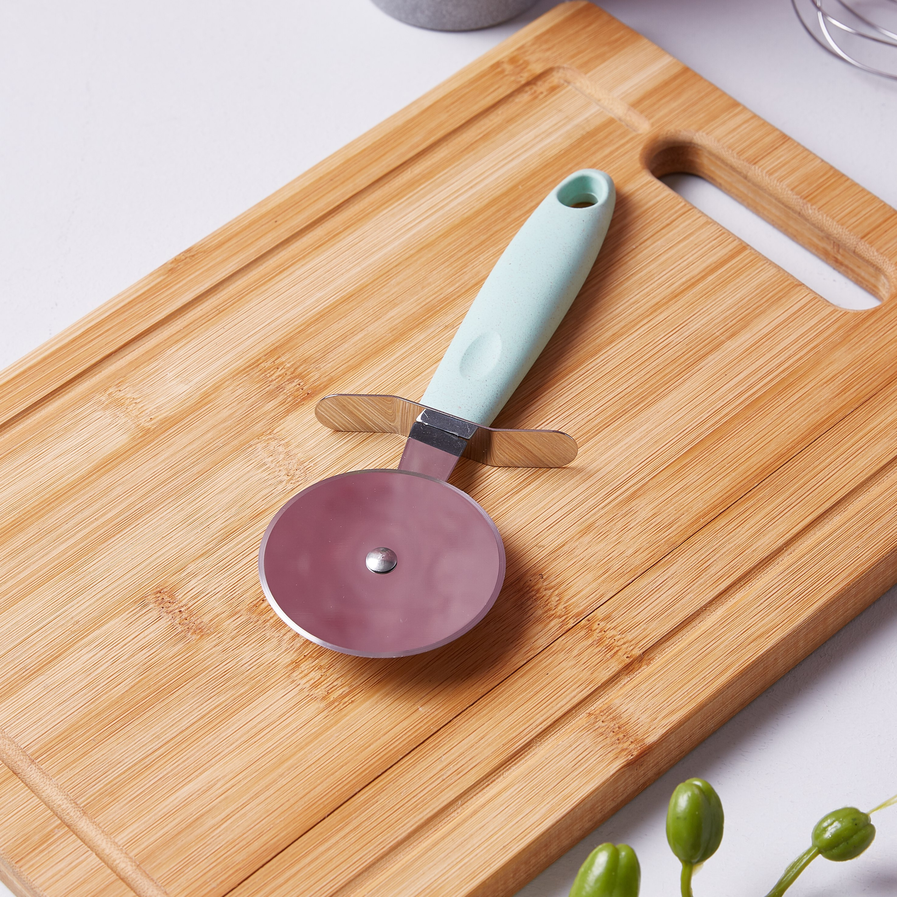 Easy Chef Plastic Pizza Roller-hbxkitchen-kitchenware-kitchenaccessories-image-1