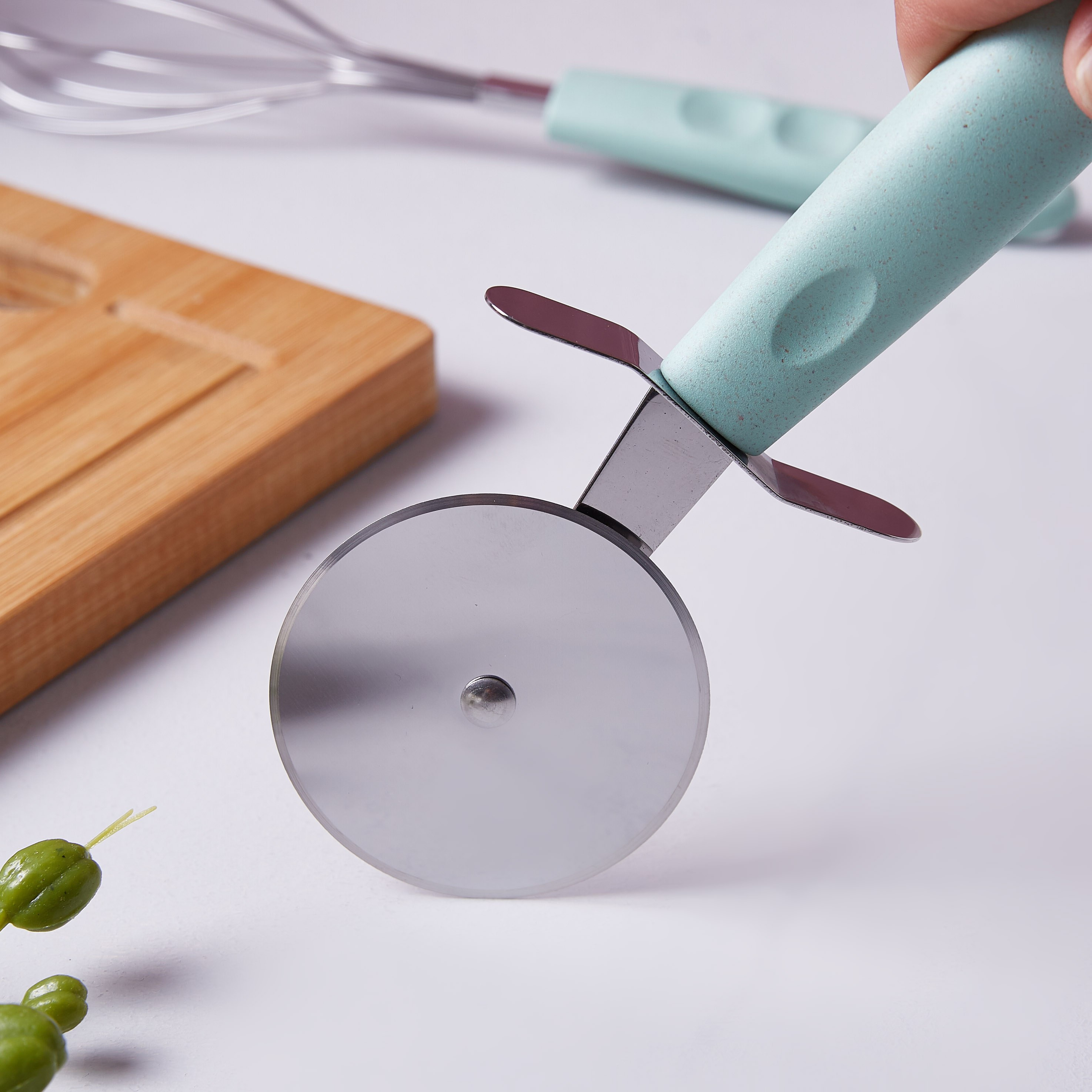 Easy Chef Plastic Pizza Roller-hbxkitchen-kitchenware-kitchenaccessories-image-2