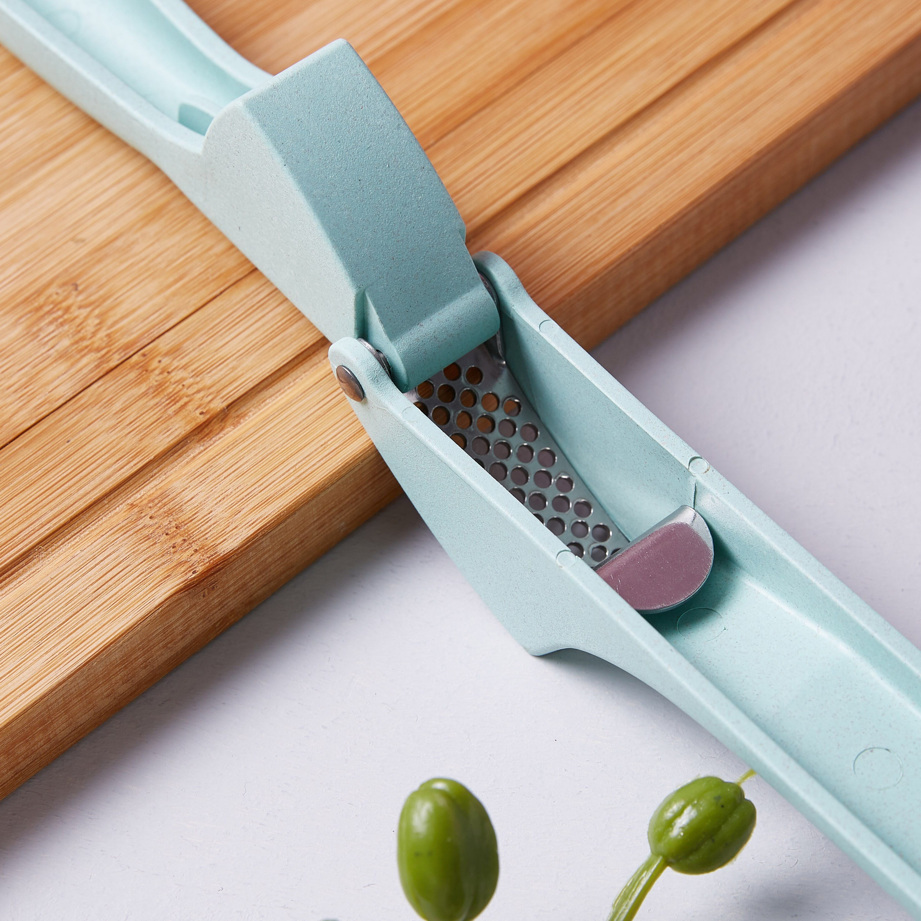 معصرة ثوم بلاستيك من ايزي شيف-hbxkitchen-kitchenware-foodpreparation-image-2