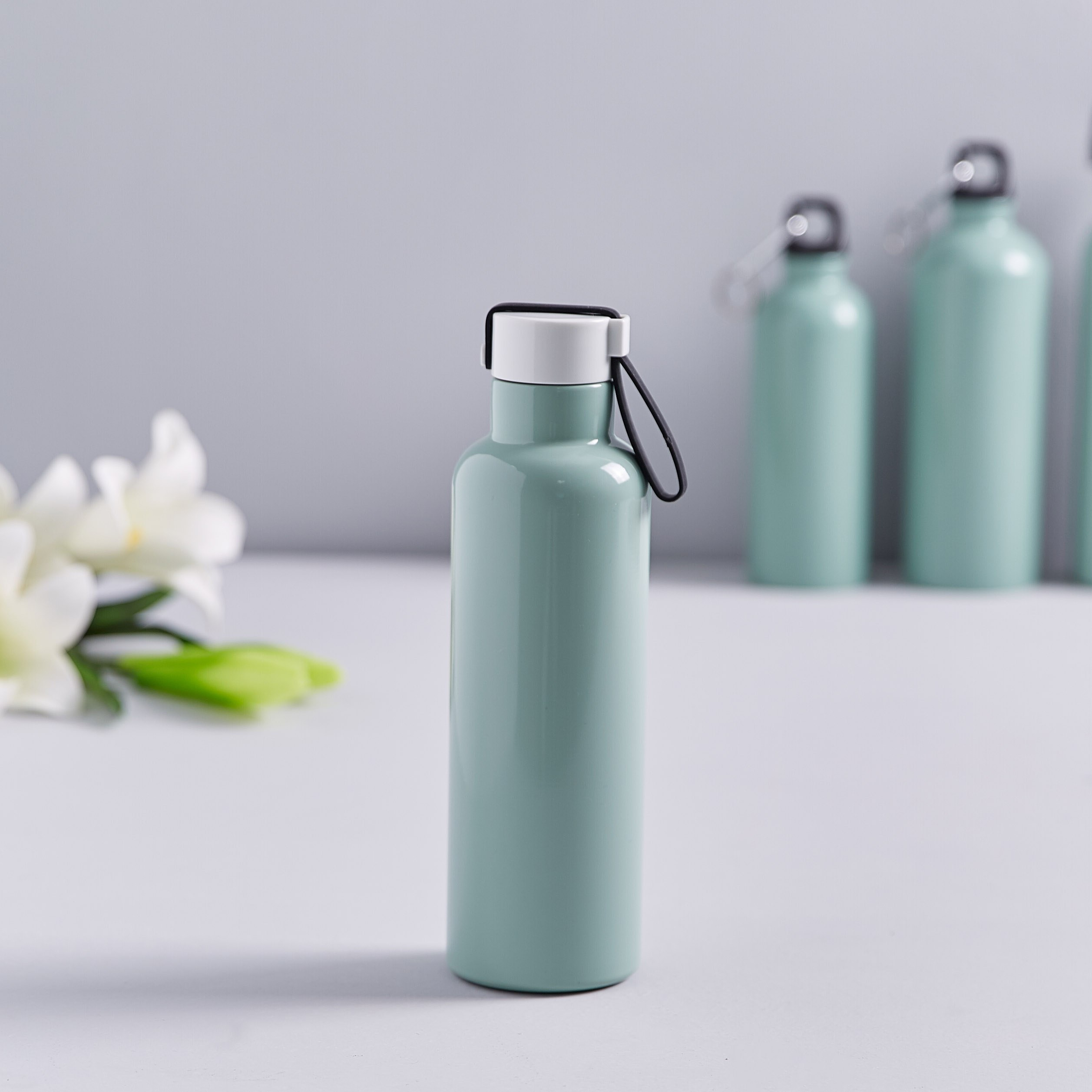 قارورة مشروبات باردة وساخنة بغطاء من براندون- 750 مل-hbxhomeware-hbxkitchen-image-1
