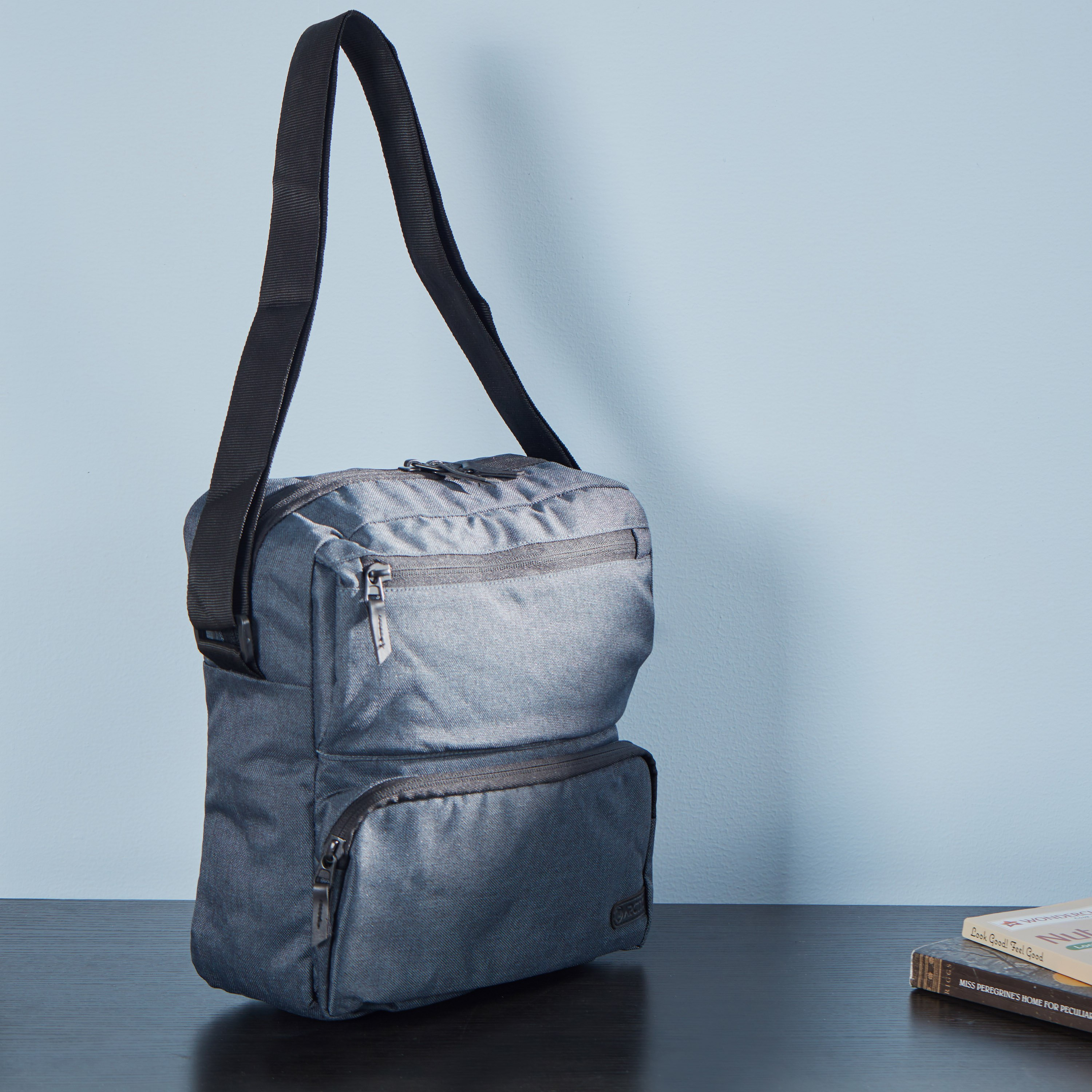شنطة بحمّالة بارزة الملمس من أركتيك-hbxdecorandfurnishings-travelaccessories-bagsandbackpacks-image-1