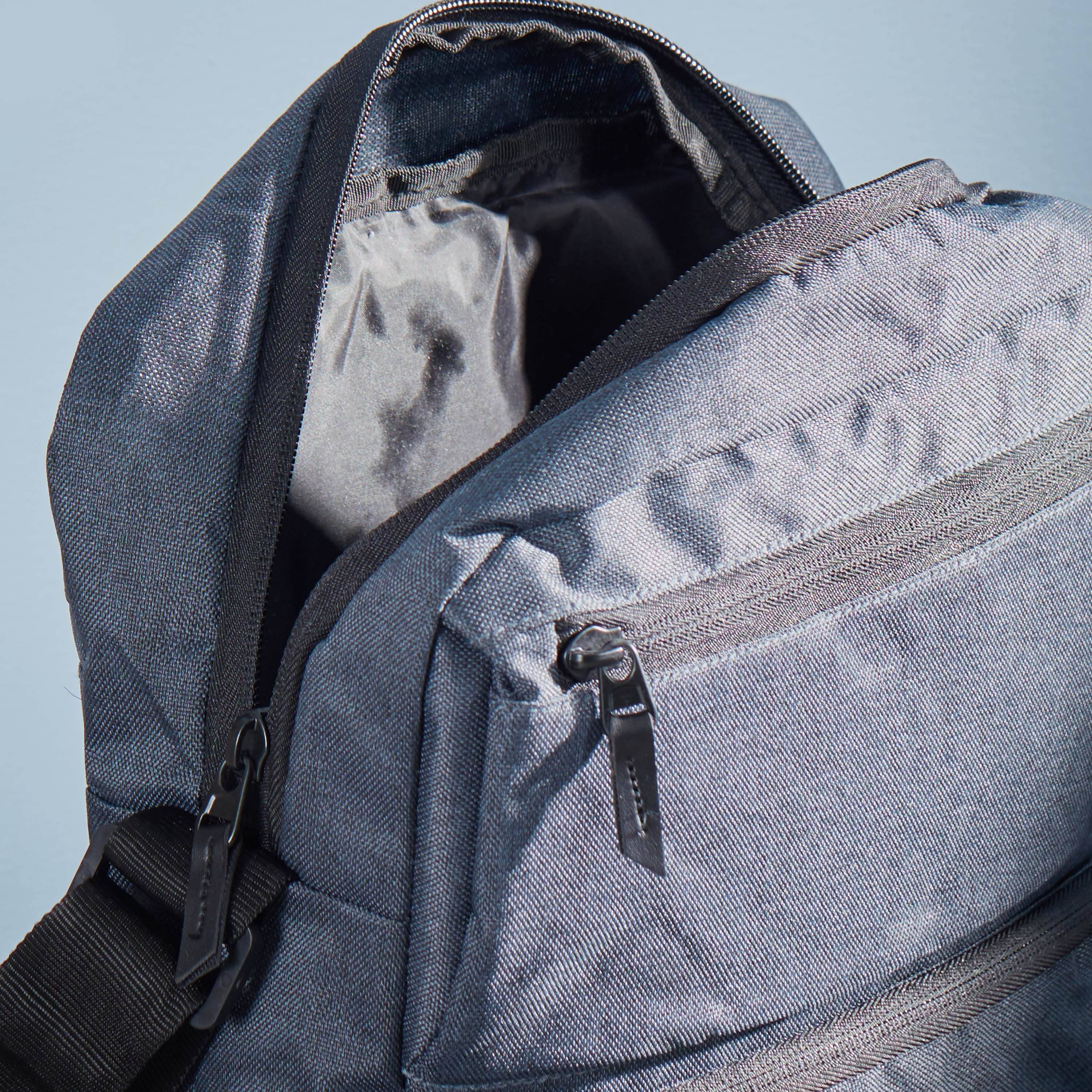 شنطة بحمّالة بارزة الملمس من أركتيك-hbxdecorandfurnishings-travelaccessories-bagsandbackpacks-image-4