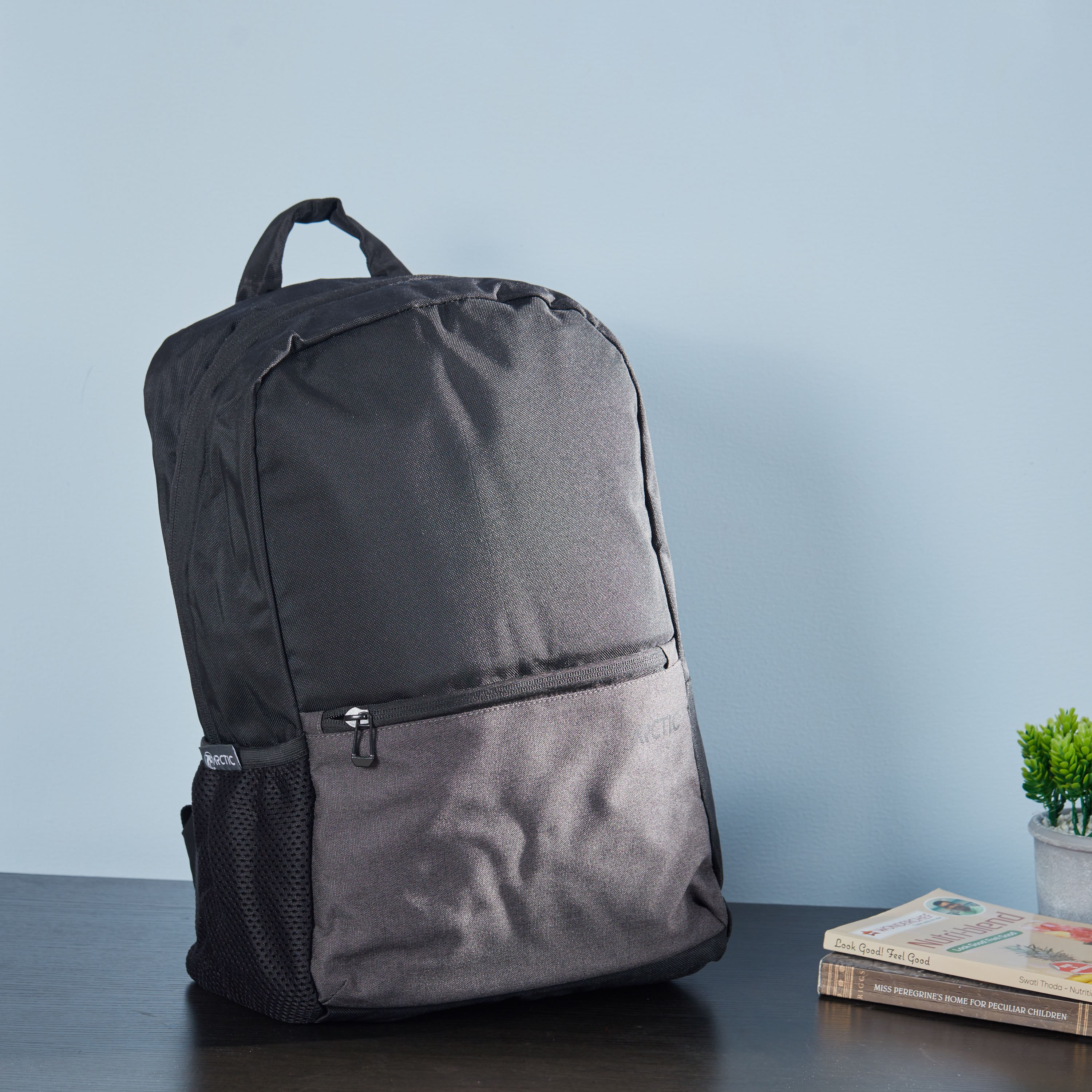 شنطة ظهر بارزة الملمس من أركتيك-hbxdecorandfurnishings-travelaccessories-bagsandbackpacks-image-1