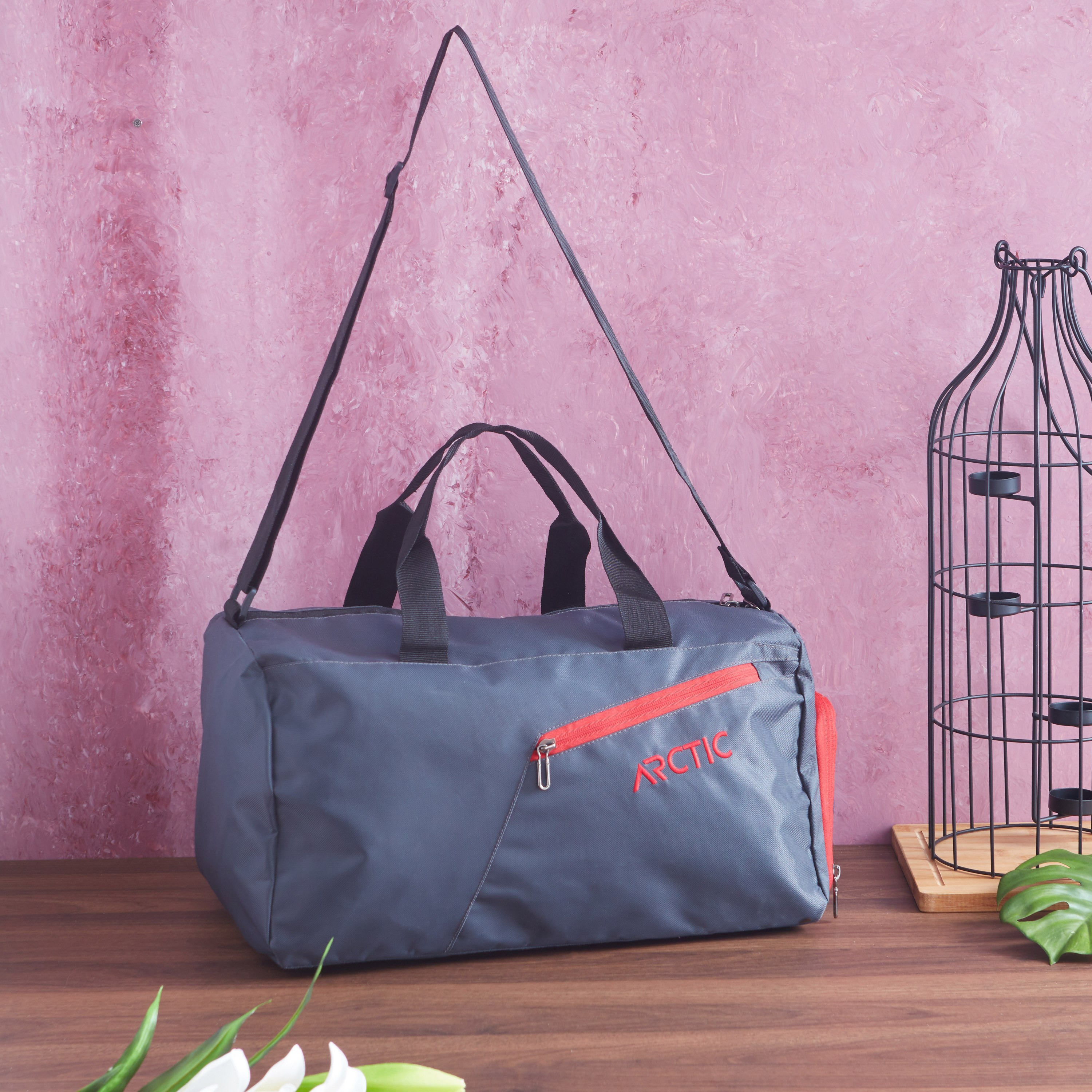 شنطة دافل بحمّالة كتف قابلة للتعديل من أركتك إليمنتس-hbxdecorandfurnishings-travelaccessories-bagsandbackpacks-image-1