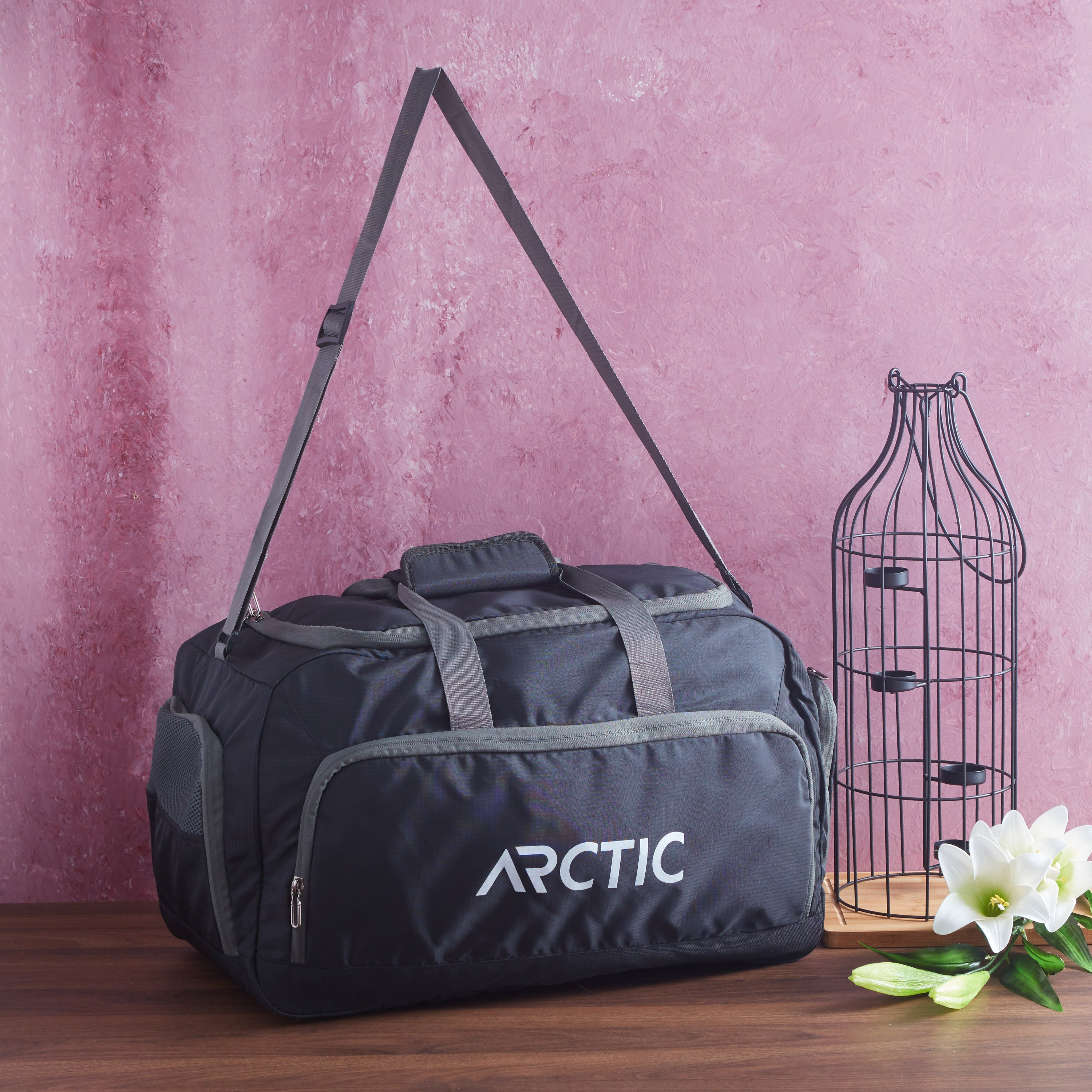 شنطة دافل كبيرة بحمالة كتف قابلة للتعديل من أركتك-hbxdecorandfurnishings-travelaccessories-bagsandbackpacks-image-1