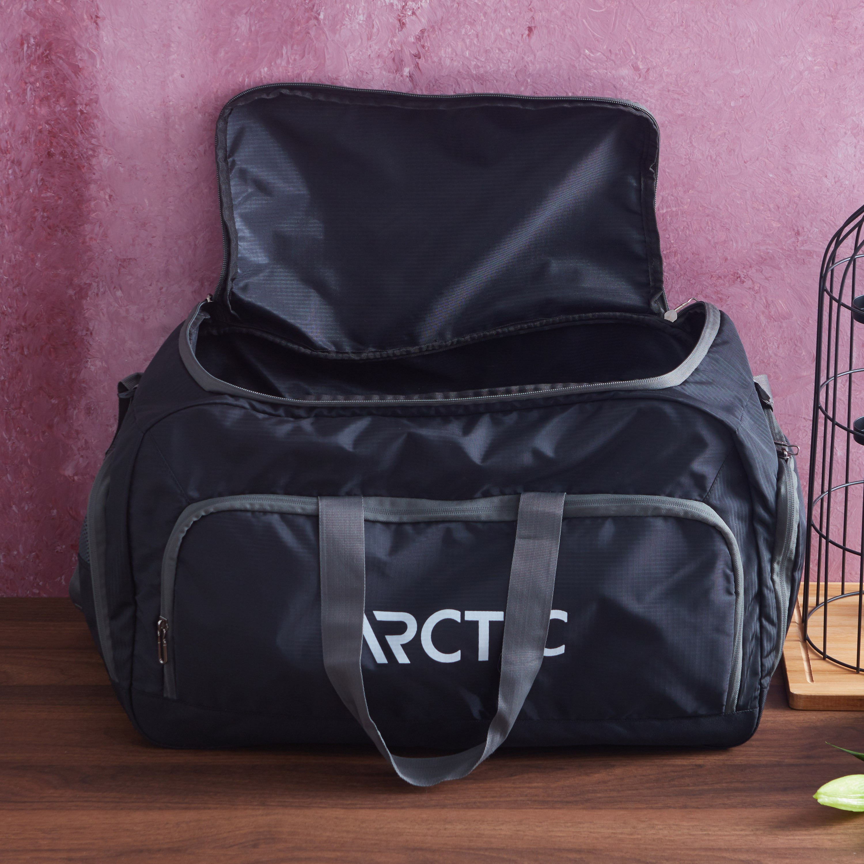 شنطة دافل كبيرة بحمالة كتف قابلة للتعديل من أركتك-hbxdecorandfurnishings-travelaccessories-bagsandbackpacks-image-2