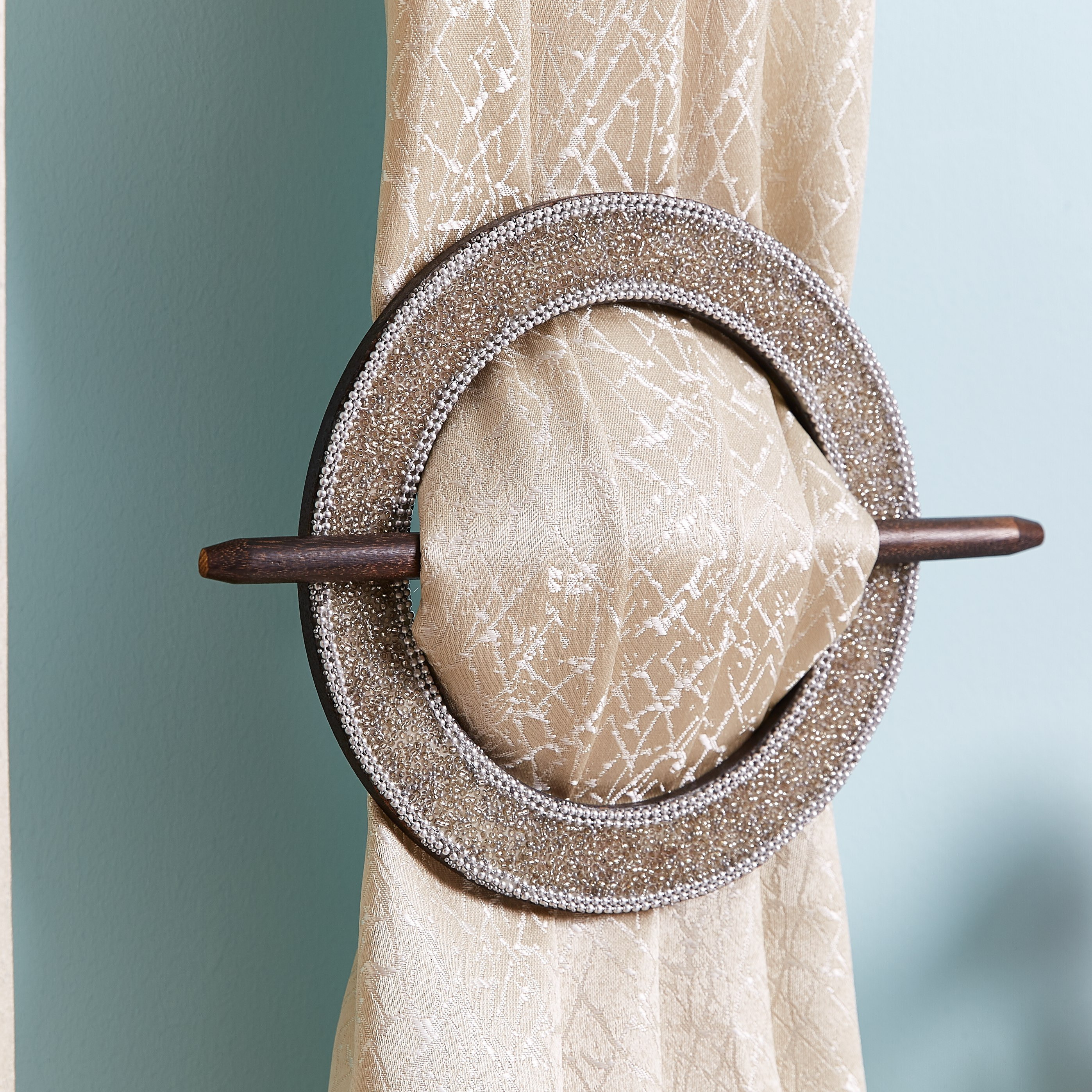 مثبّت ستائر خلفي بتفاصيل خرز من ألفين-PROMO_HB_AE_B1G1_250925-image-2