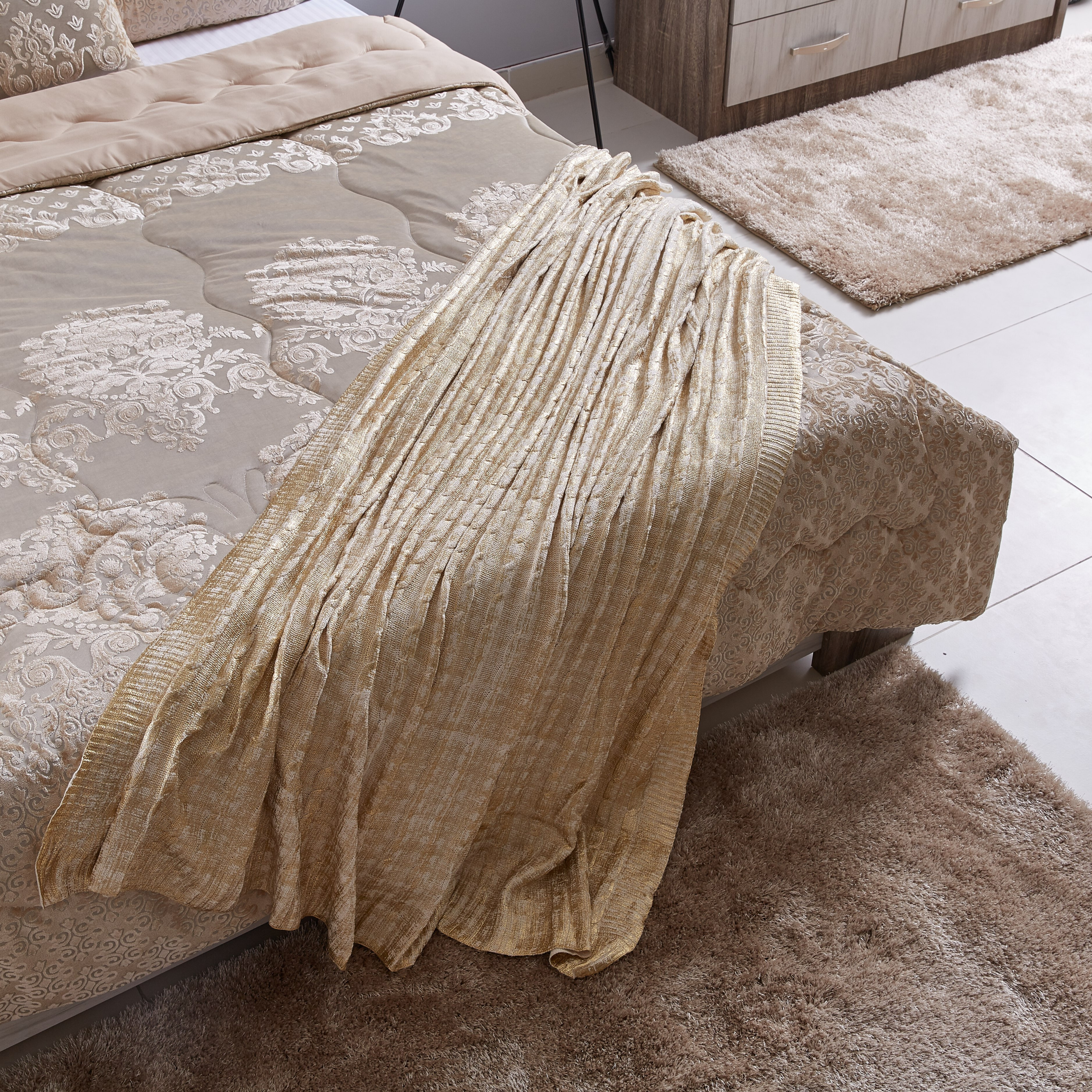 بطّانية خفيفة بنمط غرز متداخلة وطبعات لامعة من جافين-hbxhomeware-hbxbedroom-image-1